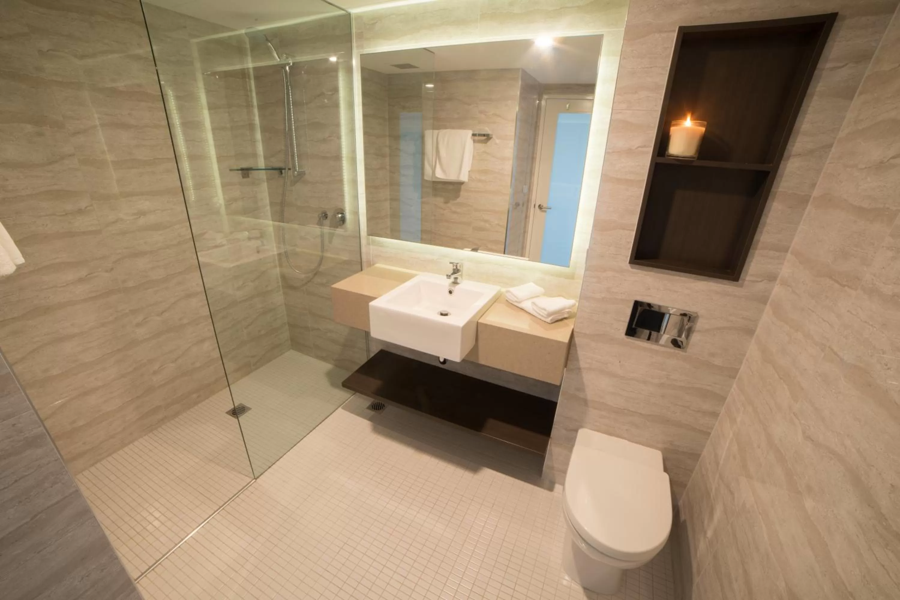 Shower in Novotel Wollongong Northbeach