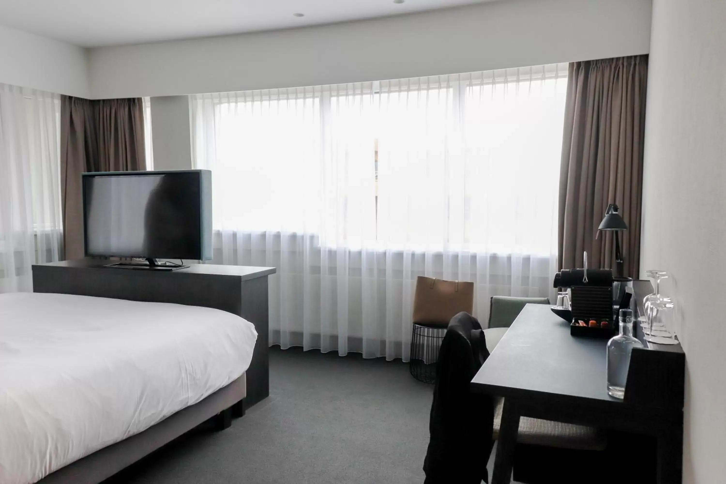 Bedroom, TV/Entertainment Center in Mercure Hotel Tilburg Centrum