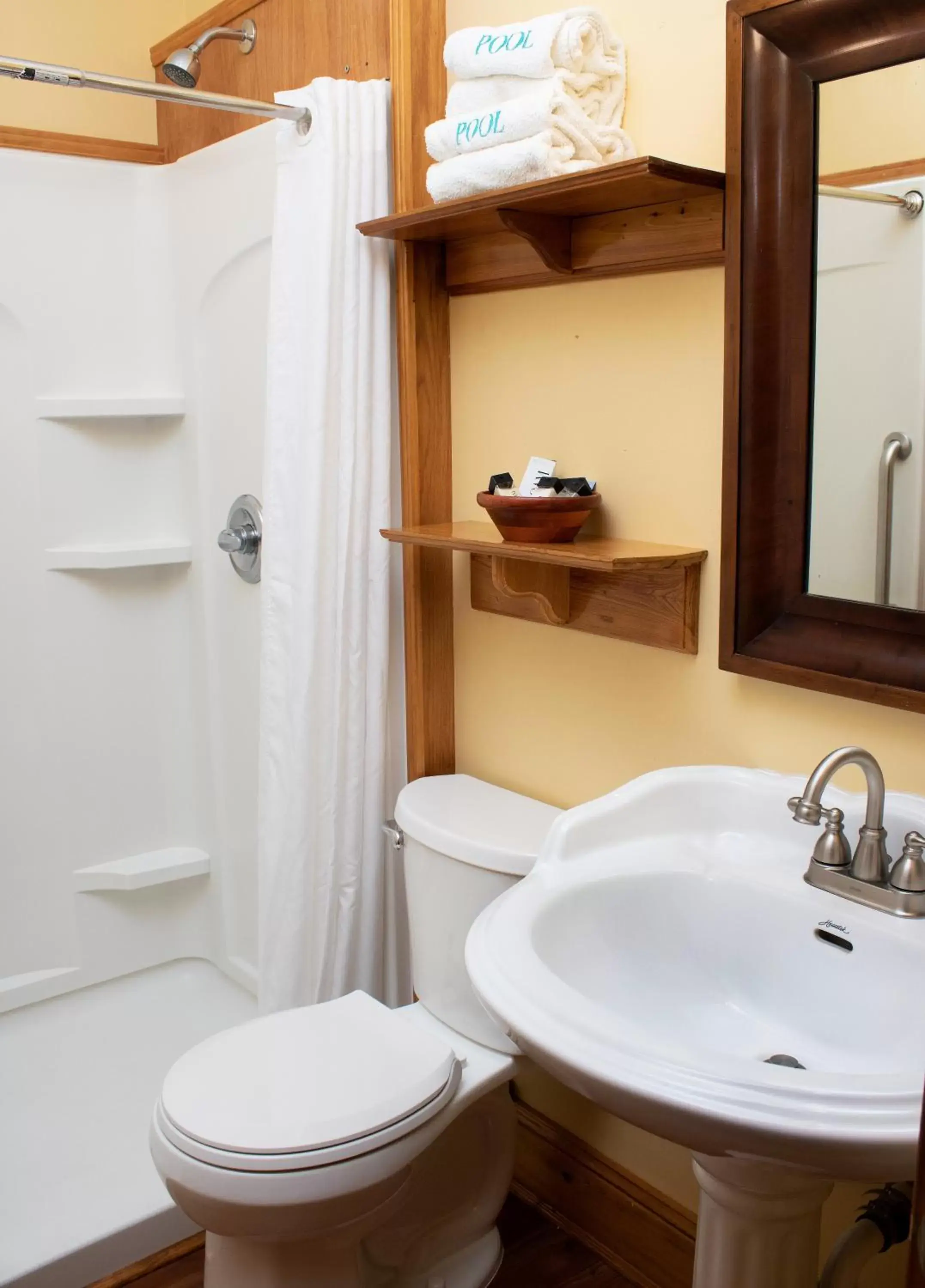 Piccadilly Room in Sweetwater Branch Inn Piccadilly Room in Sweetwater Branch Inn