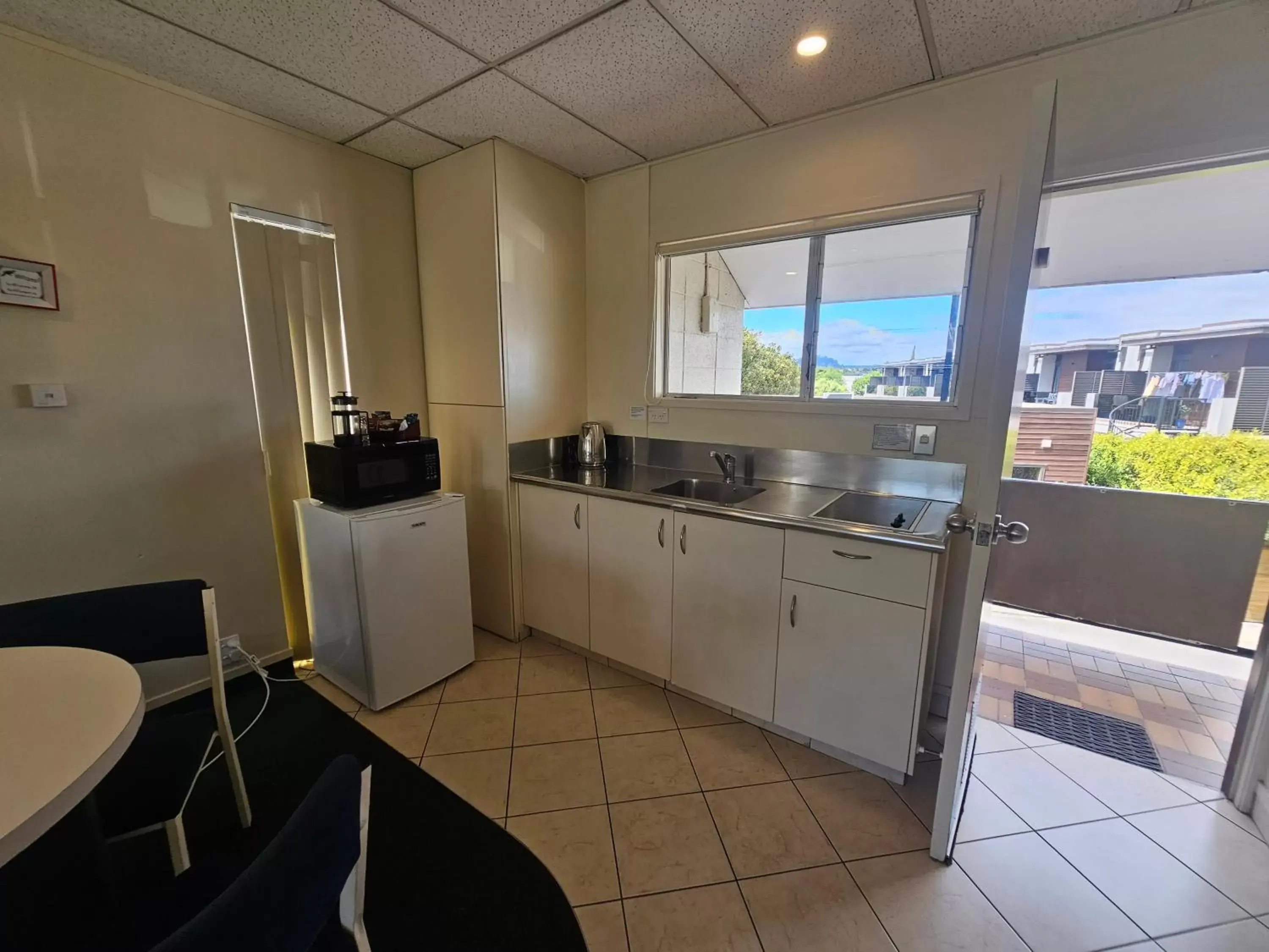 Kitchen or kitchenette, Kitchen/Kitchenette in Tui Oaks Motel