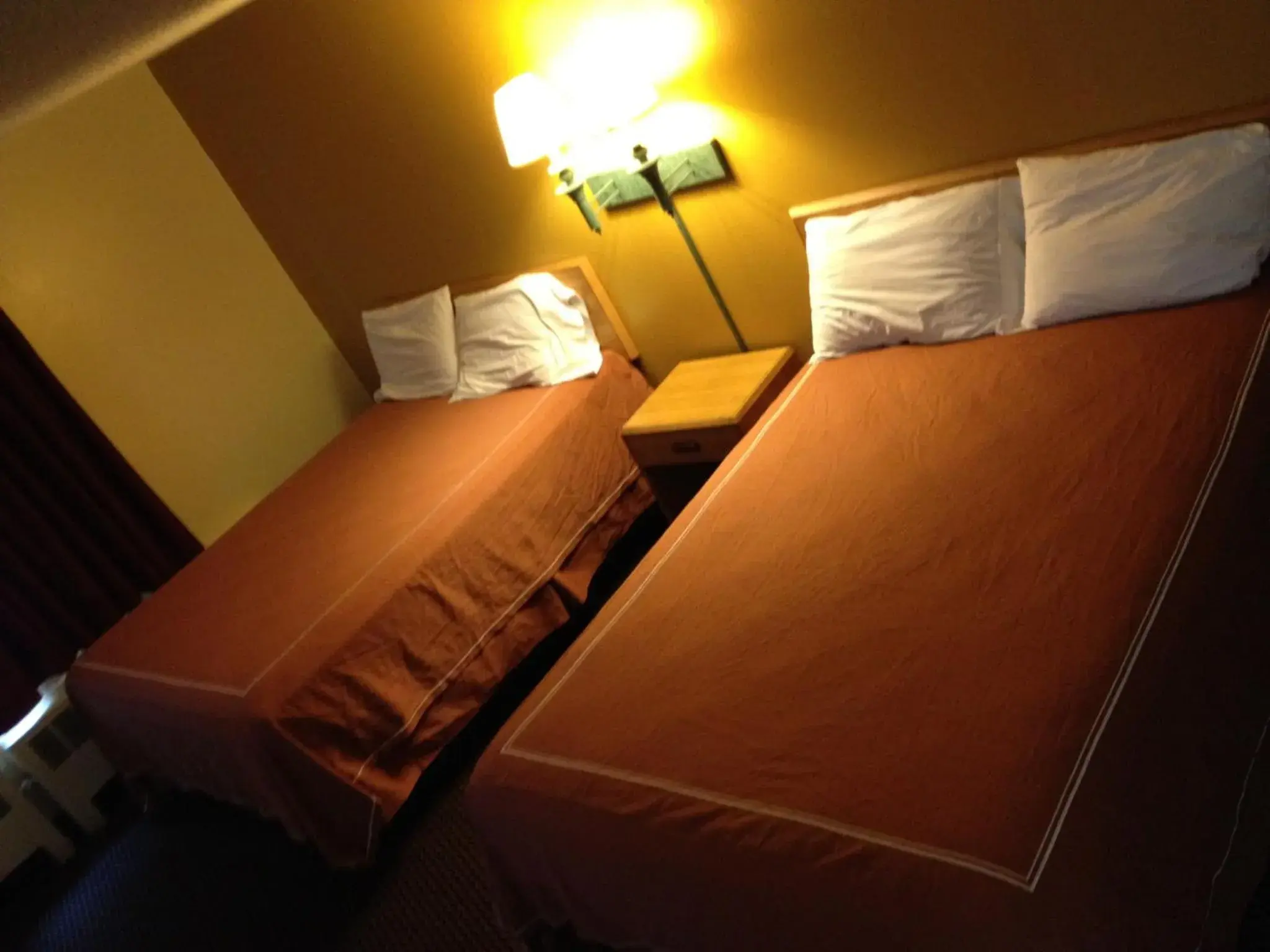 Bed in Caravan Motel
