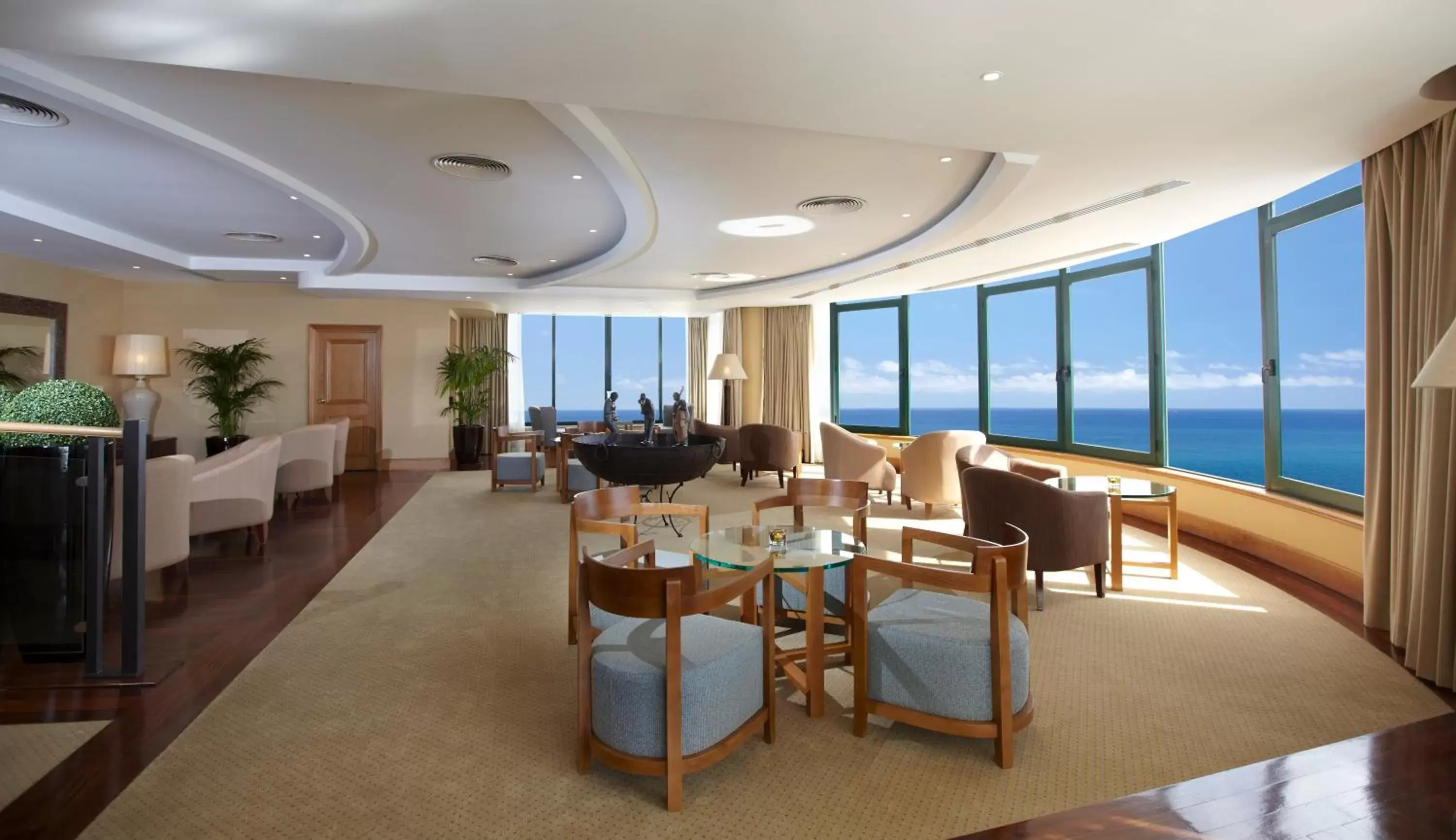 Photo of the whole room, Restaurant/Places to Eat in The Cliff Bay - PortoBay