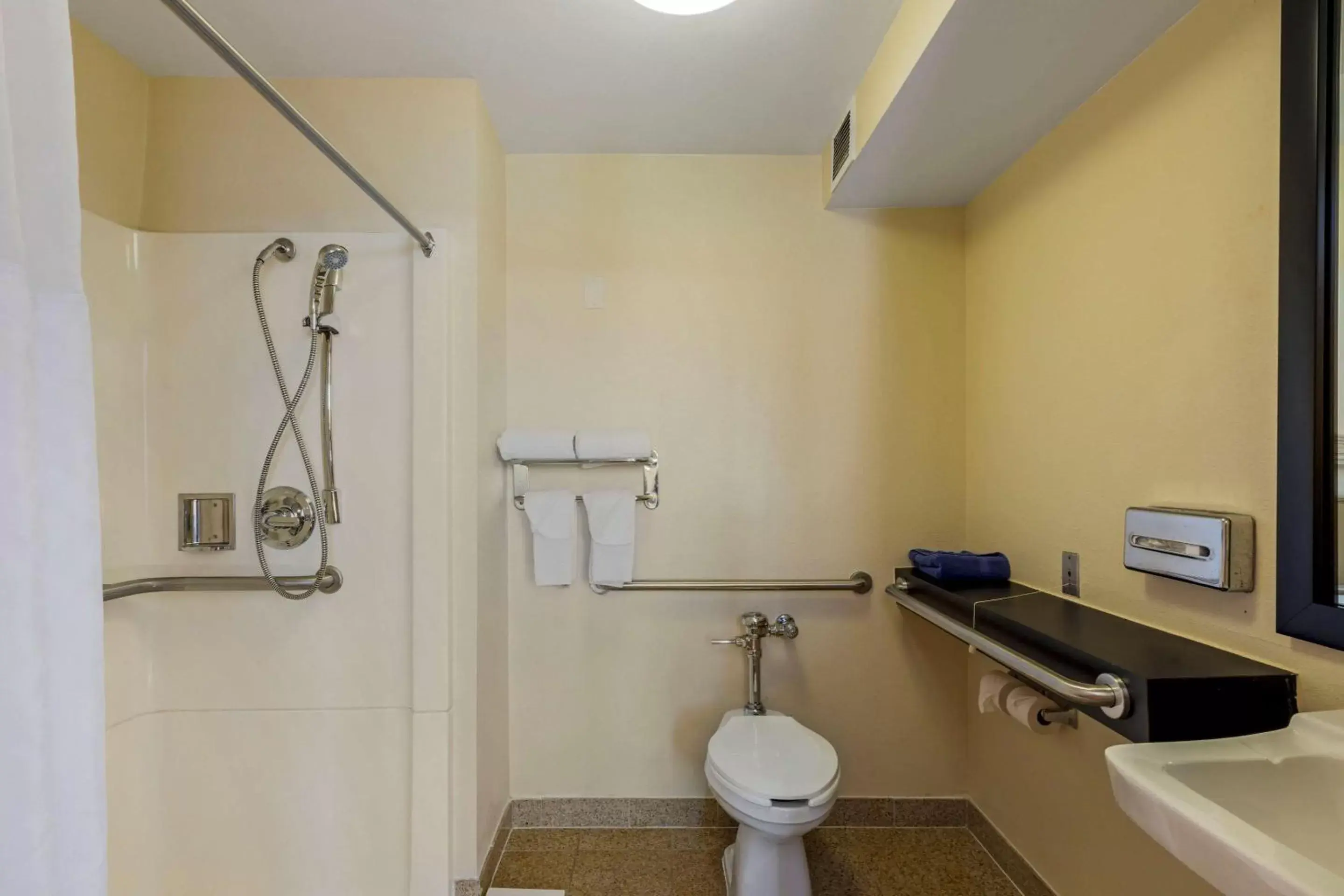 Bedroom, Bathroom in The Capitol Hotel, Ascend Hotel Collection