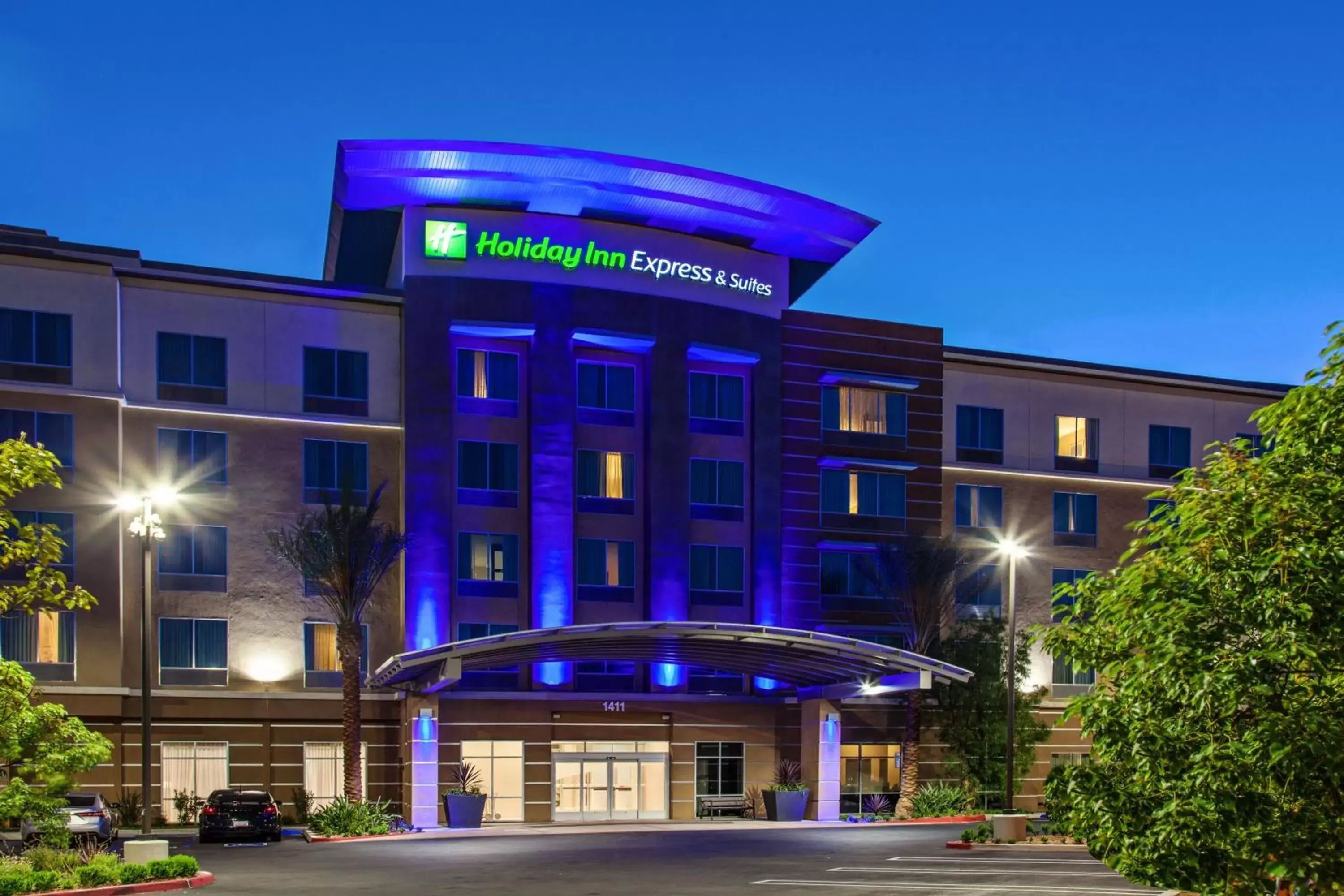 Property building in Holiday Inn Express & Suites Anaheim Resort Area, an IHG Hotel