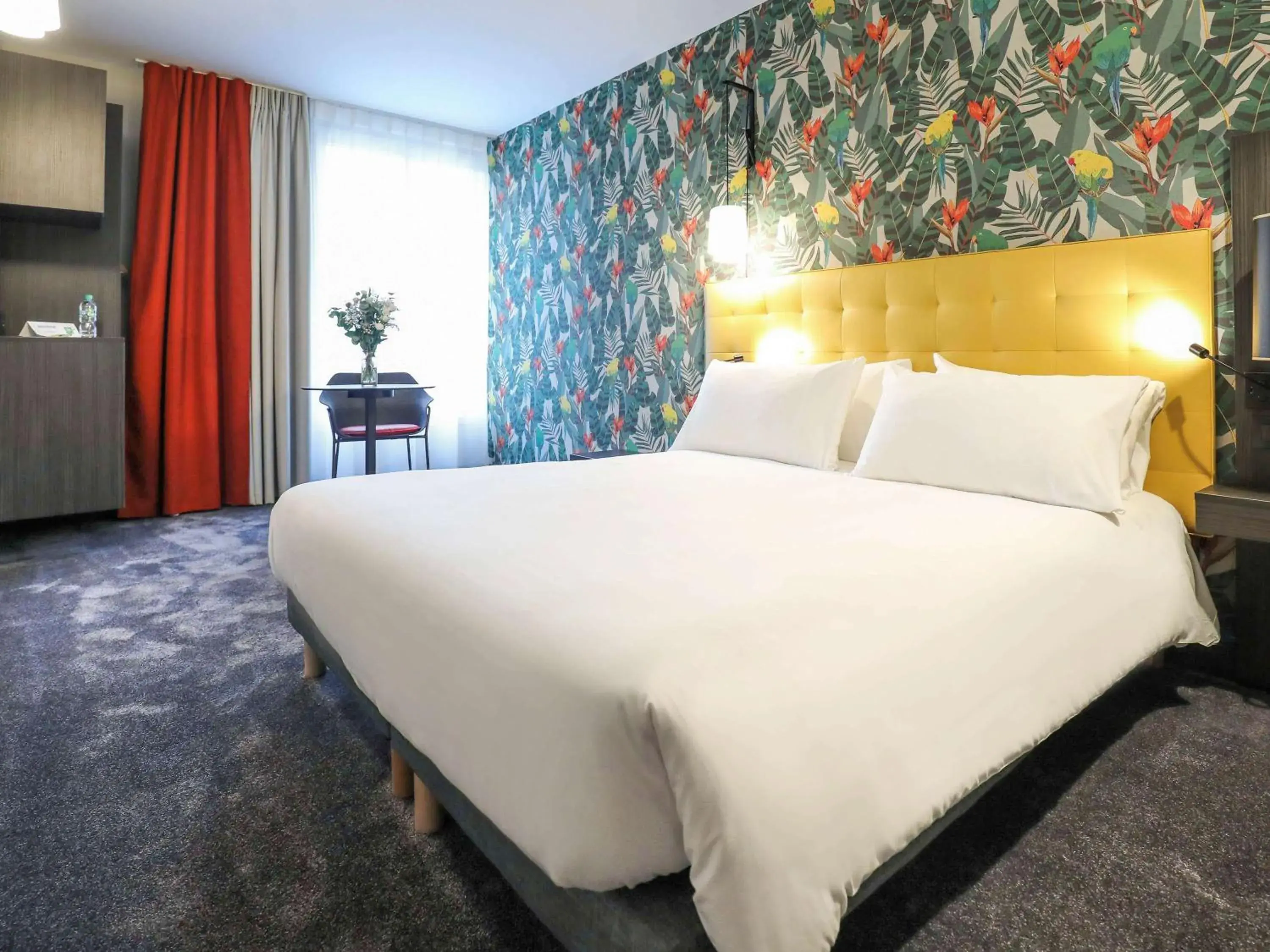 Photo of the whole room, Bed in ibis Styles Puteaux Paris La Defense