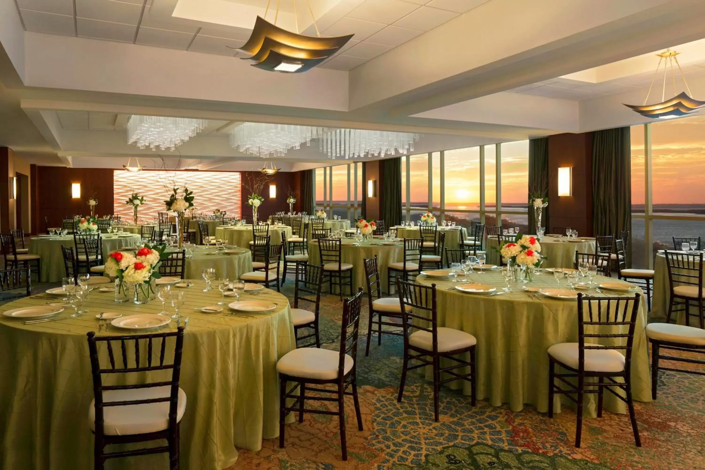 Meeting/conference room, Restaurant/Places to Eat in The Westin Tampa Bay