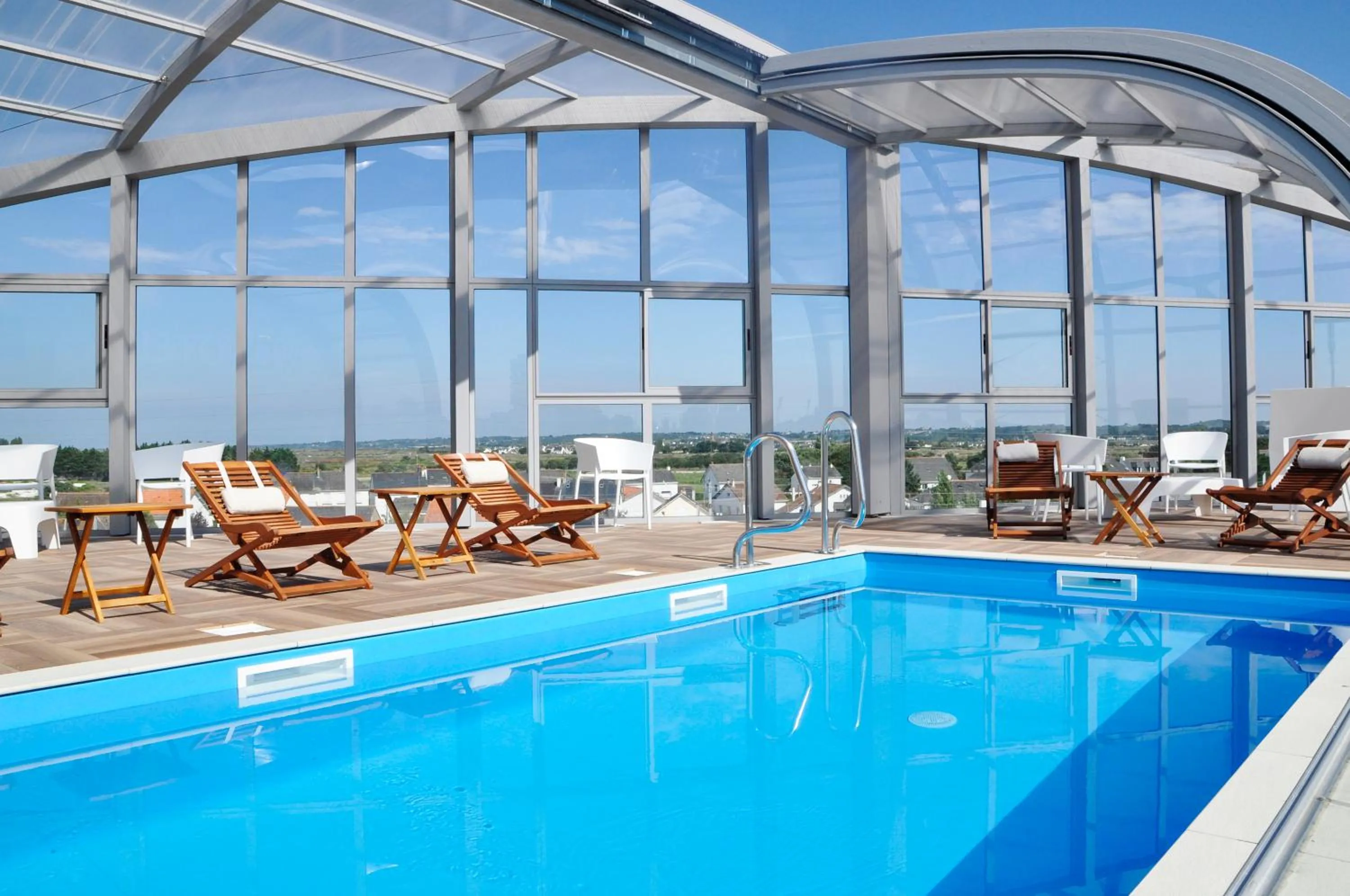 Swimming pool in Westotel Le Pouliguen