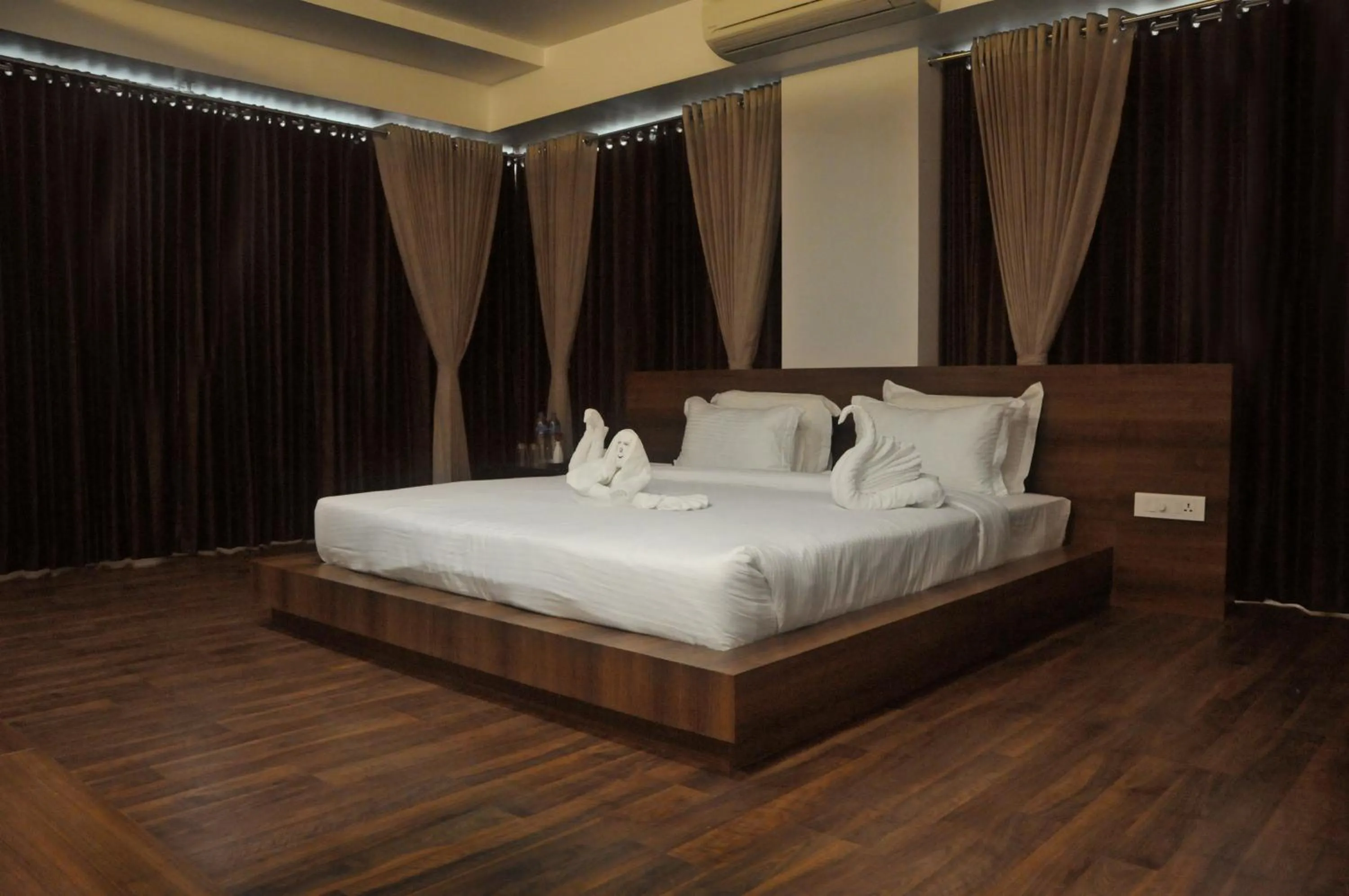 Living room, Bed in Hotel 3 Leaves NEAR CENTRAL BUS STAND