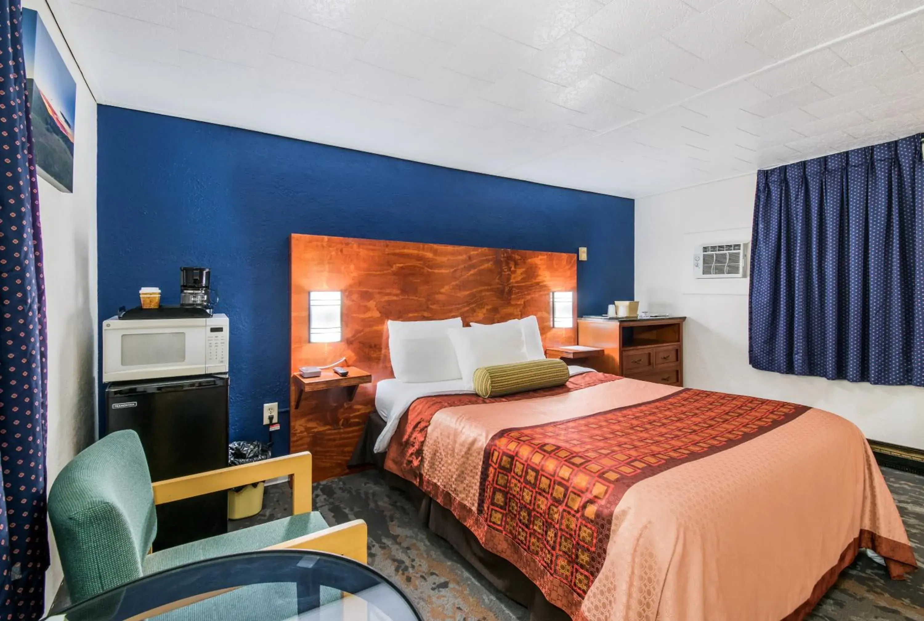 Bed in Highland Inn New Cumberland Bed in Highland Inn New Cumberland