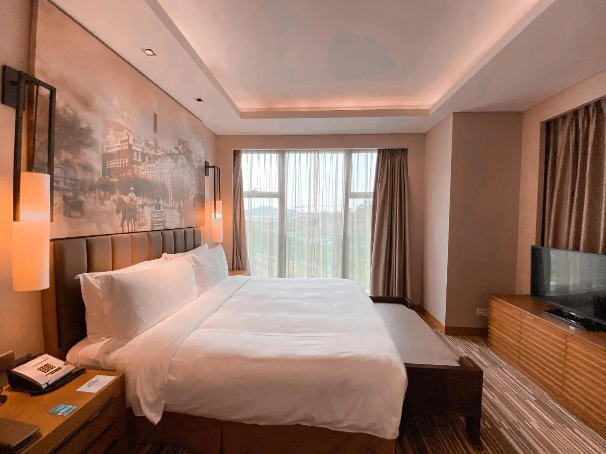 Photo of the whole room, Bed in Holiday Inn Guangzhou Science City, an IHG Hotel