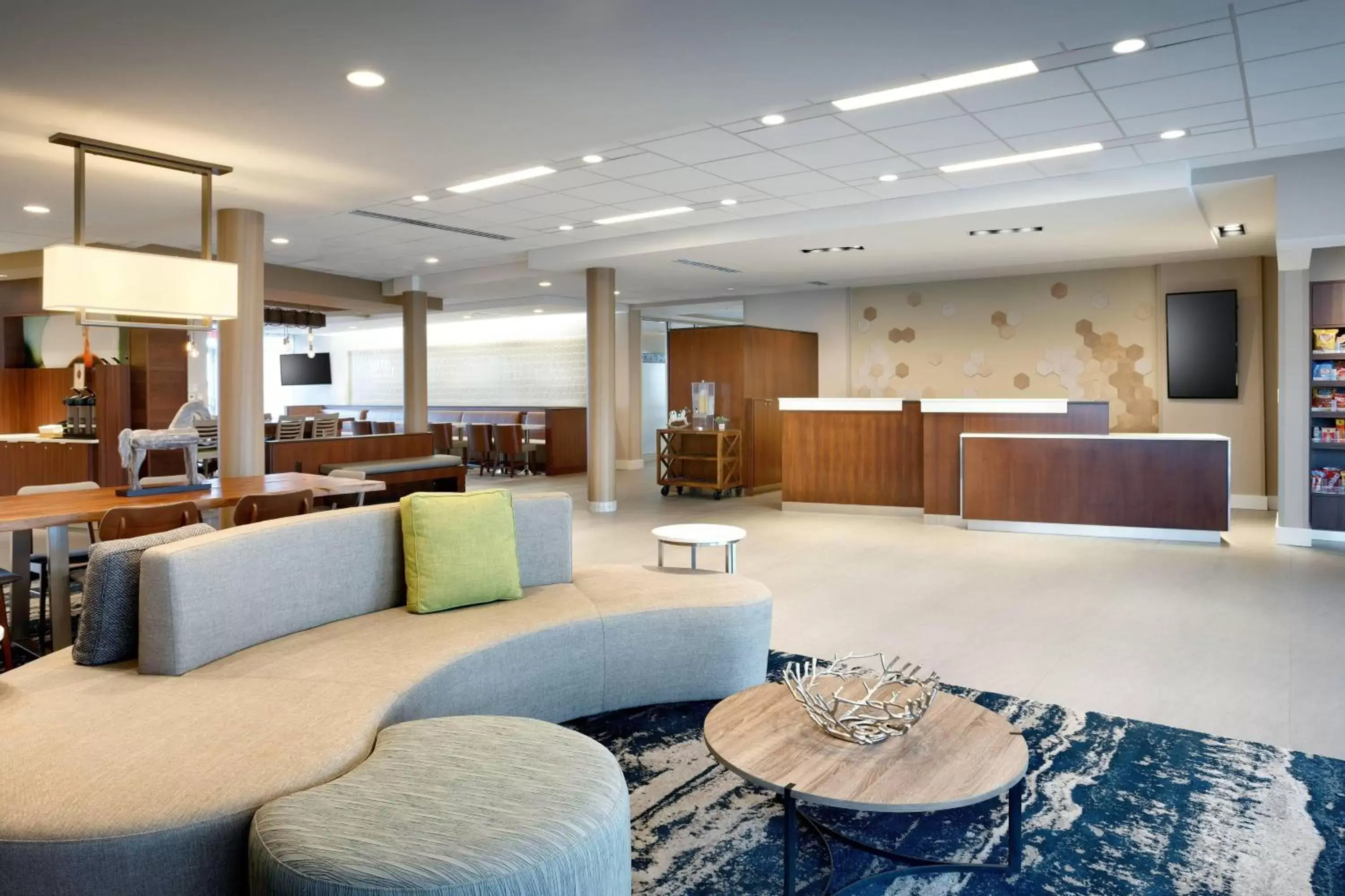 Lobby or reception in Fairfield Inn & Suites by Marriott Springfield North