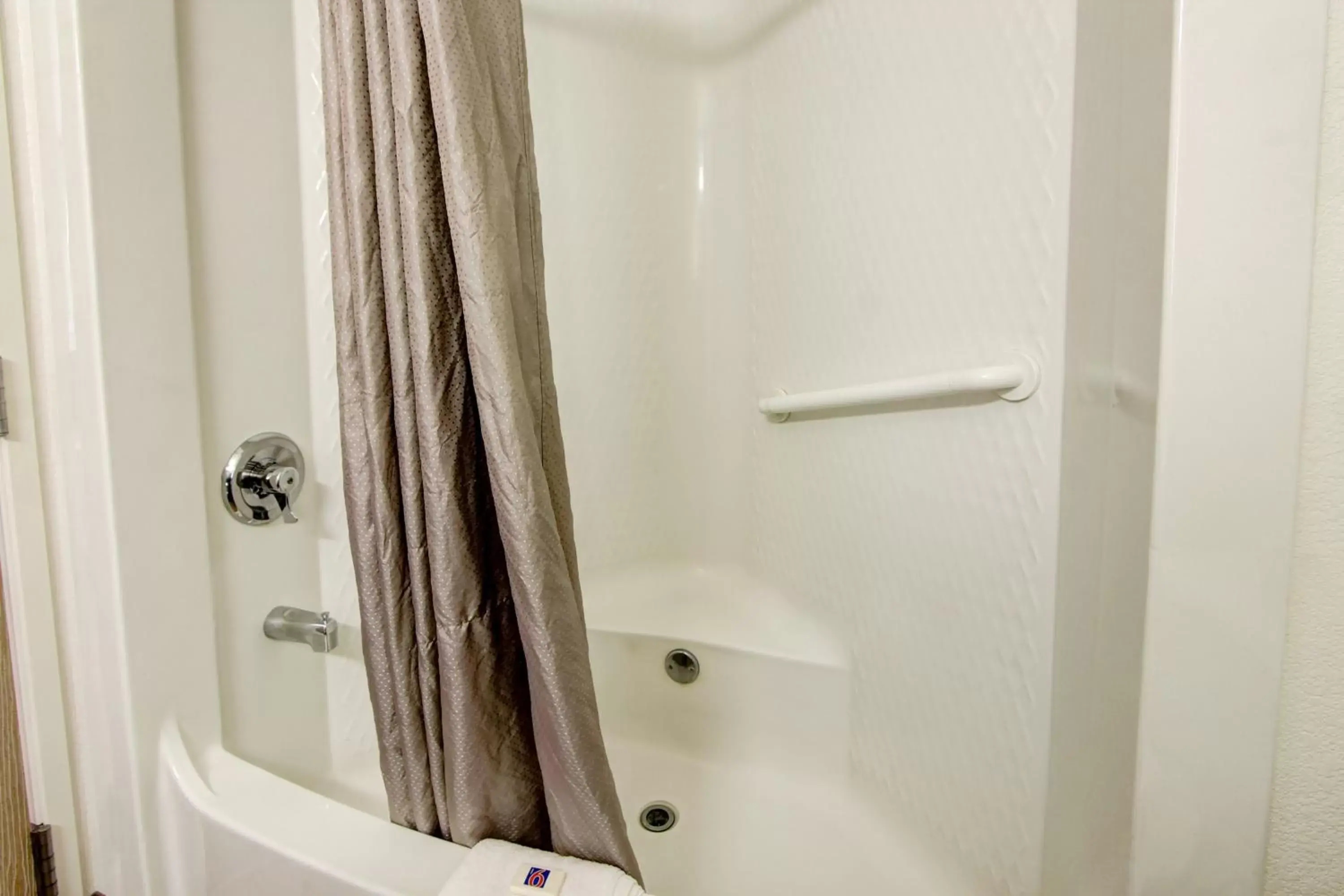 Shower, Bathroom in Motel 6-Aurora, CO - East Aurora