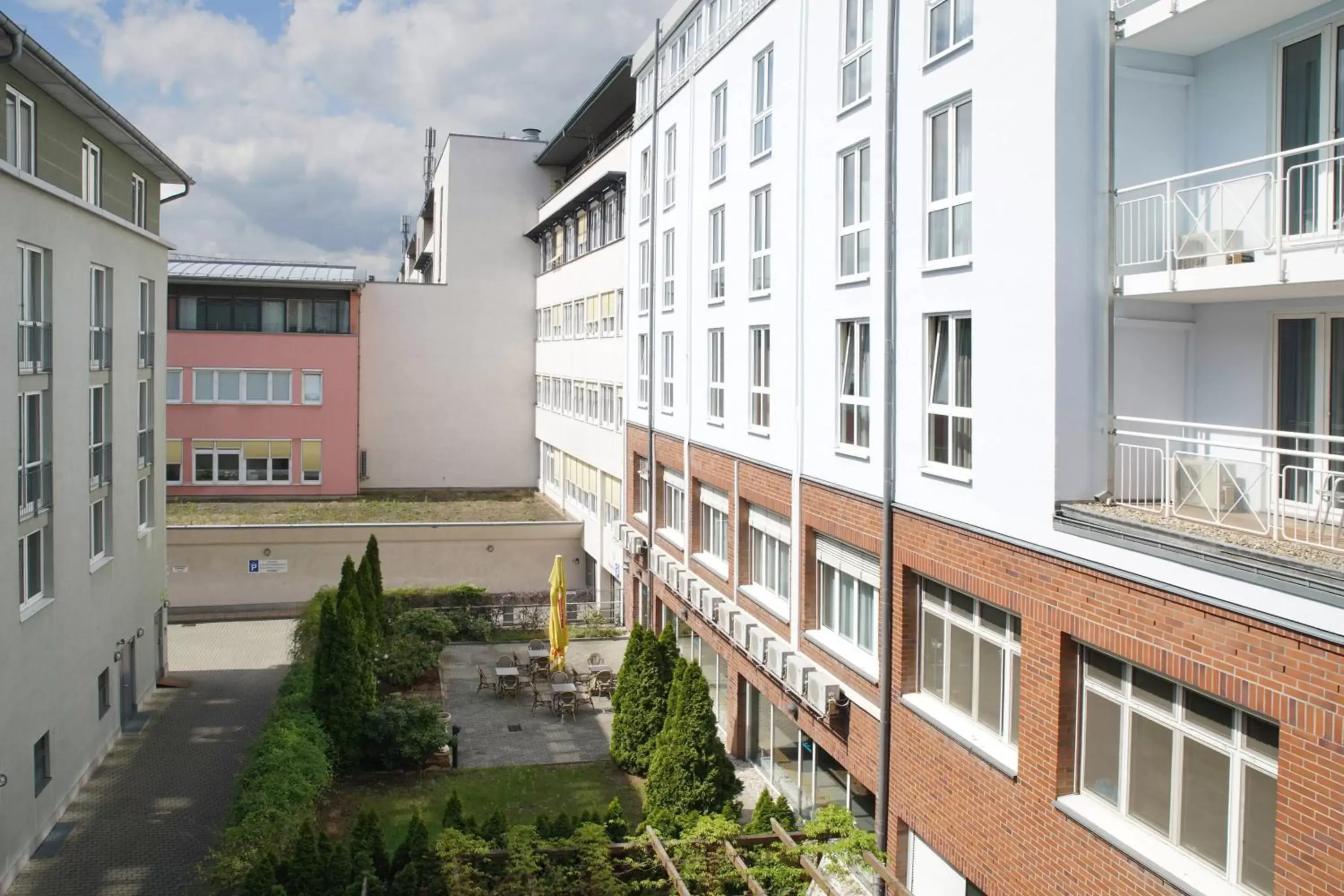 Photo of the whole room, Property Building in Courtyard by Marriott Dresden