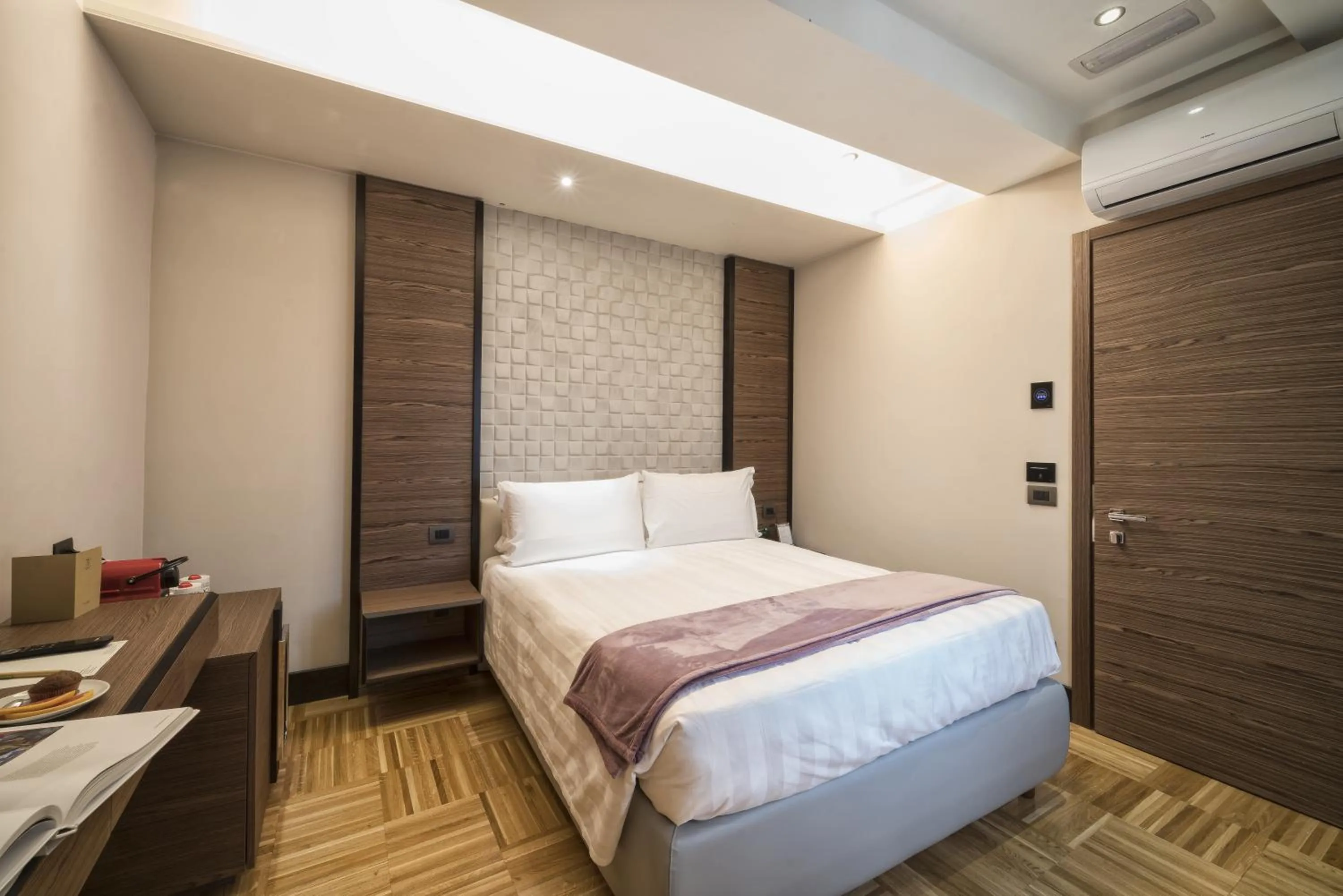 Bedroom, Bed in Solo Experience Hotel