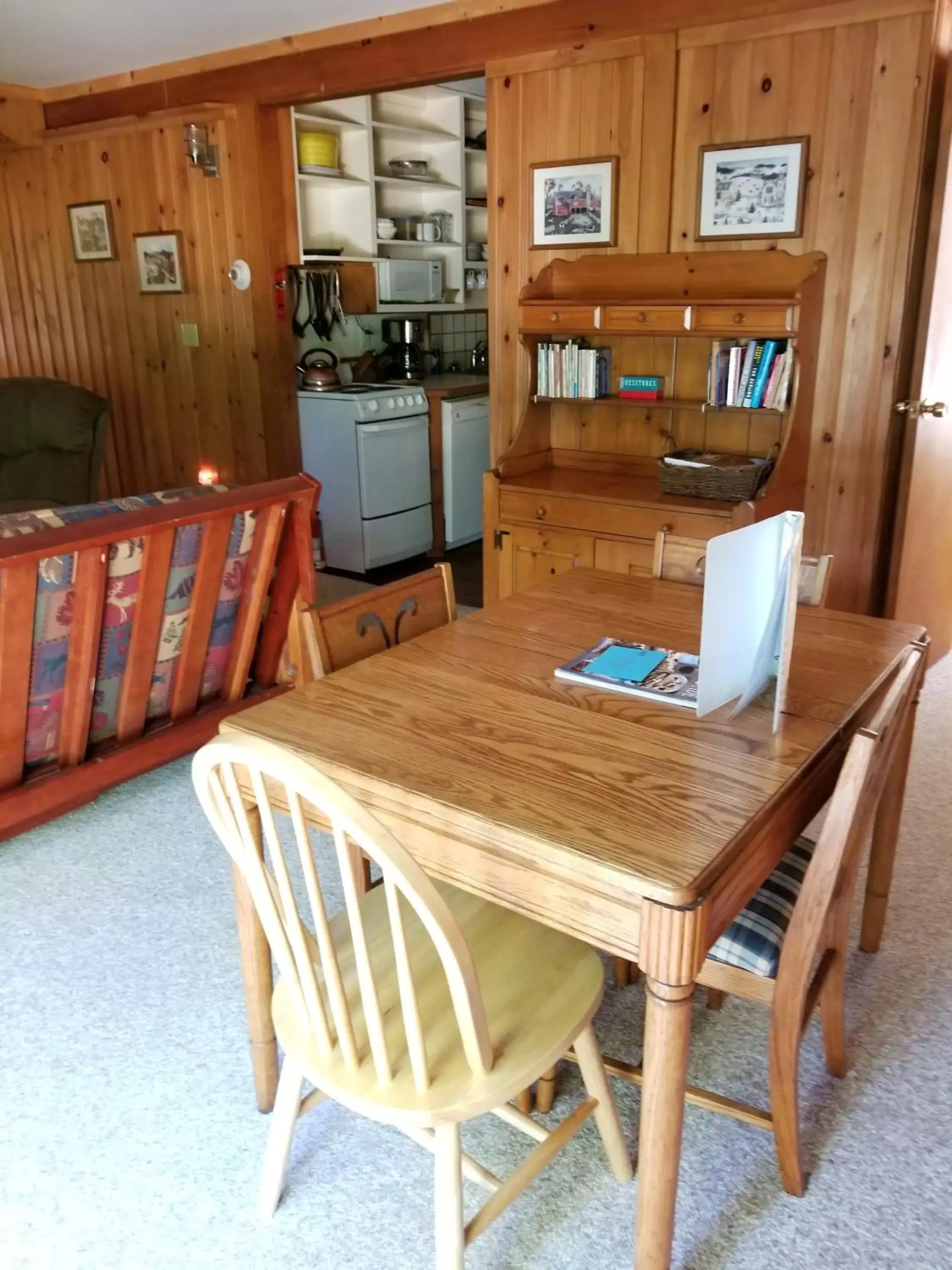 Dining Area in Trails End Inn