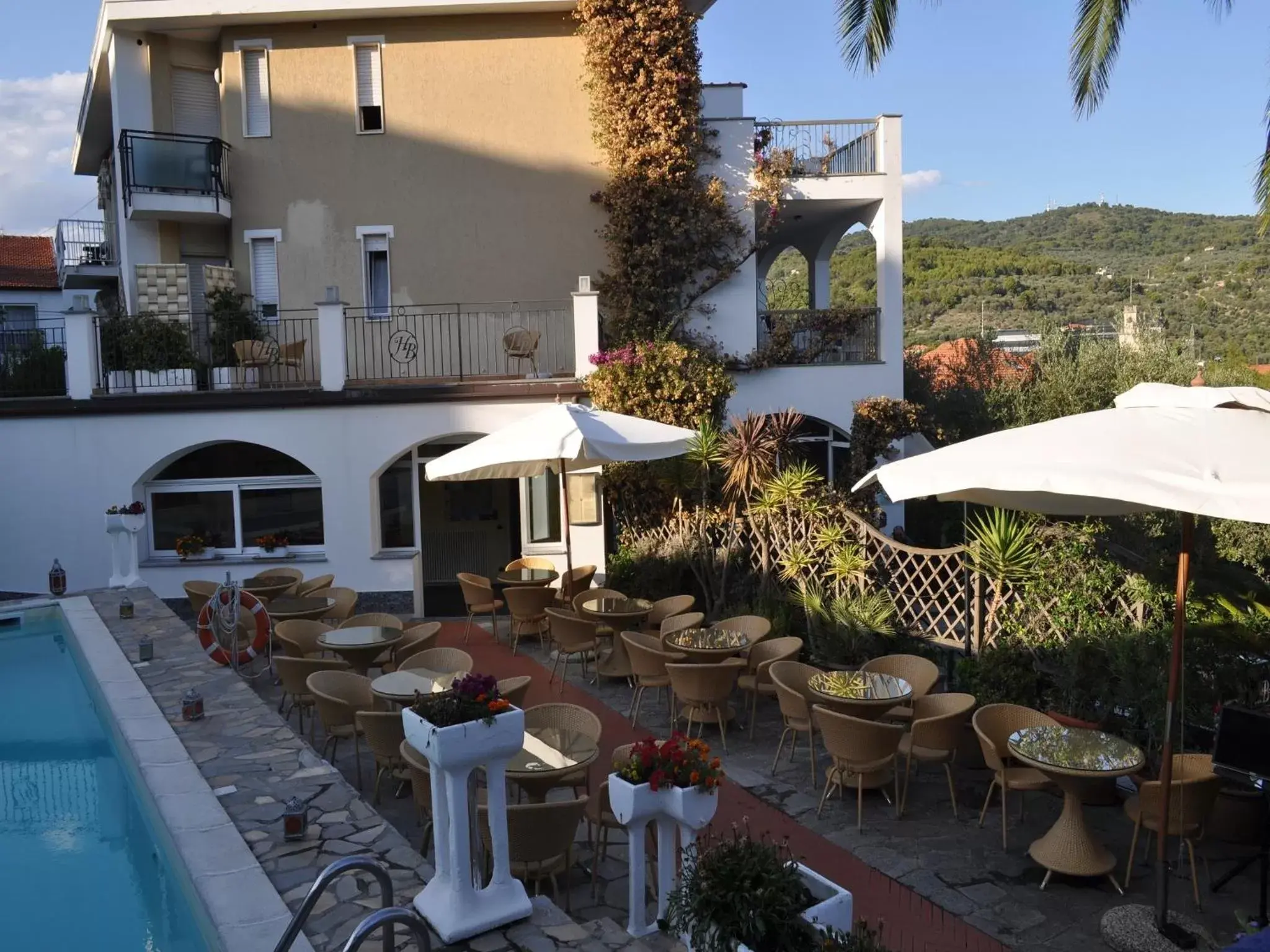 Restaurant/places to eat, Swimming Pool in Hotel Bellavista