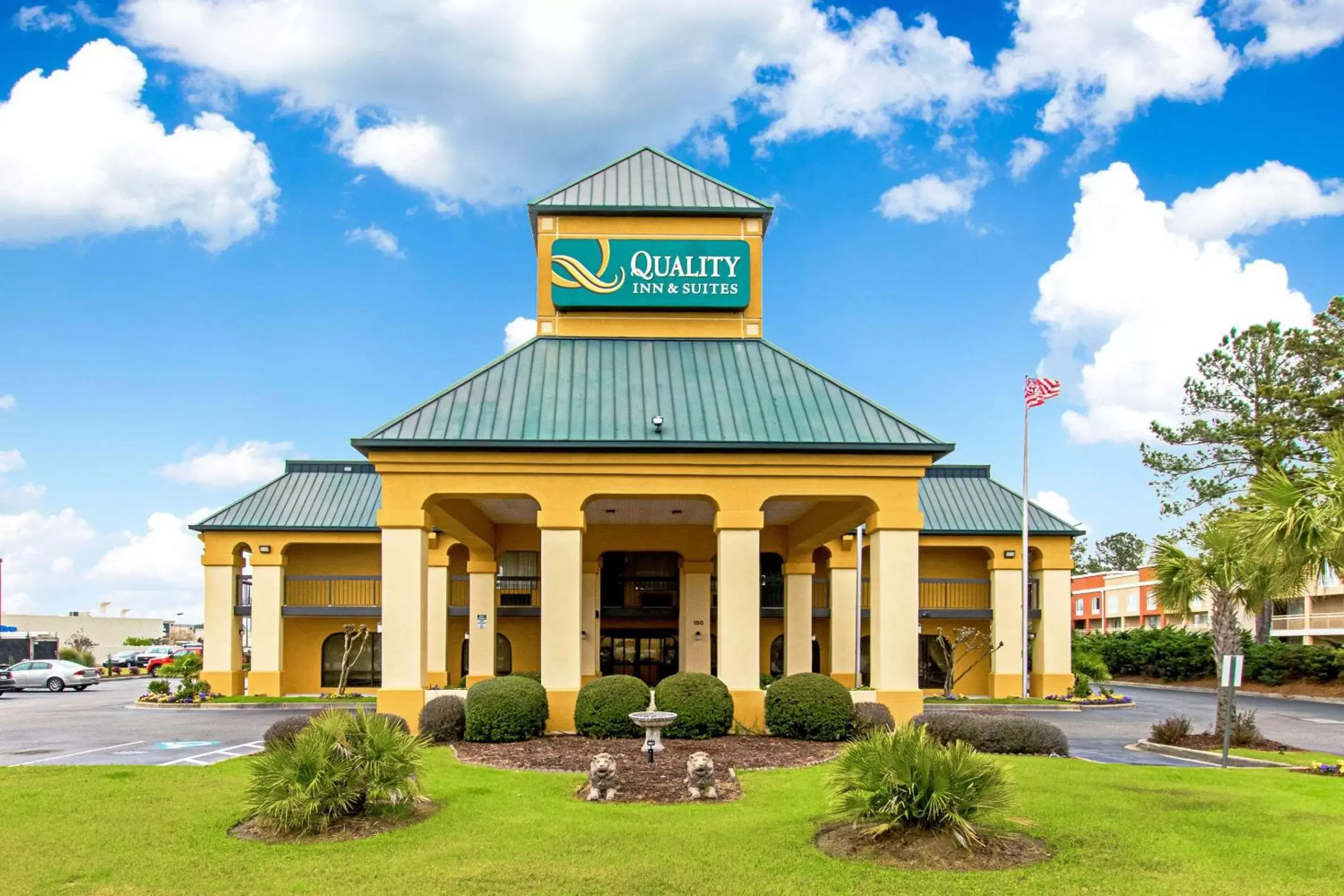 Property Building in Quality Inn & Suites Civic Center