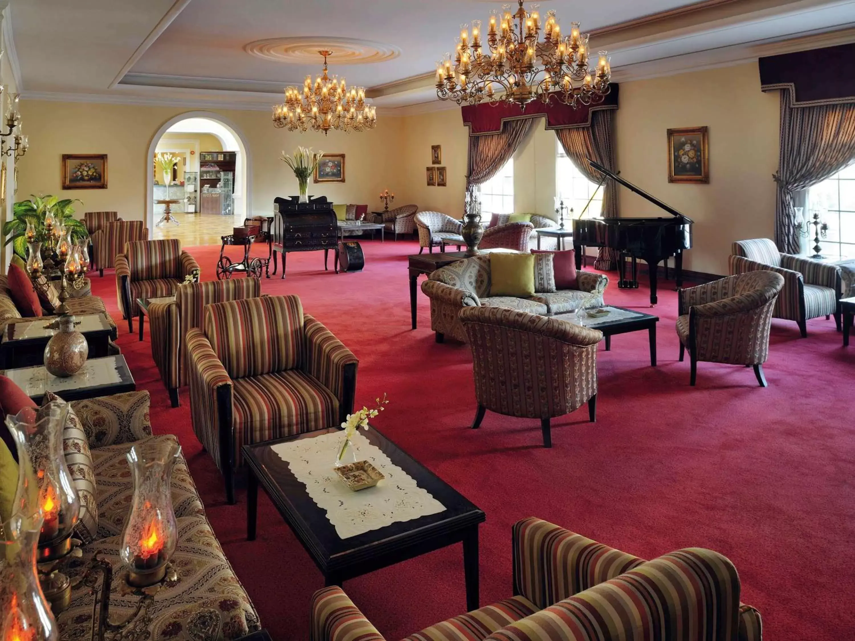 Lounge or bar in Mövenpick Hotel Kuwait Lounge or bar in Mövenpick Hotel Kuwait