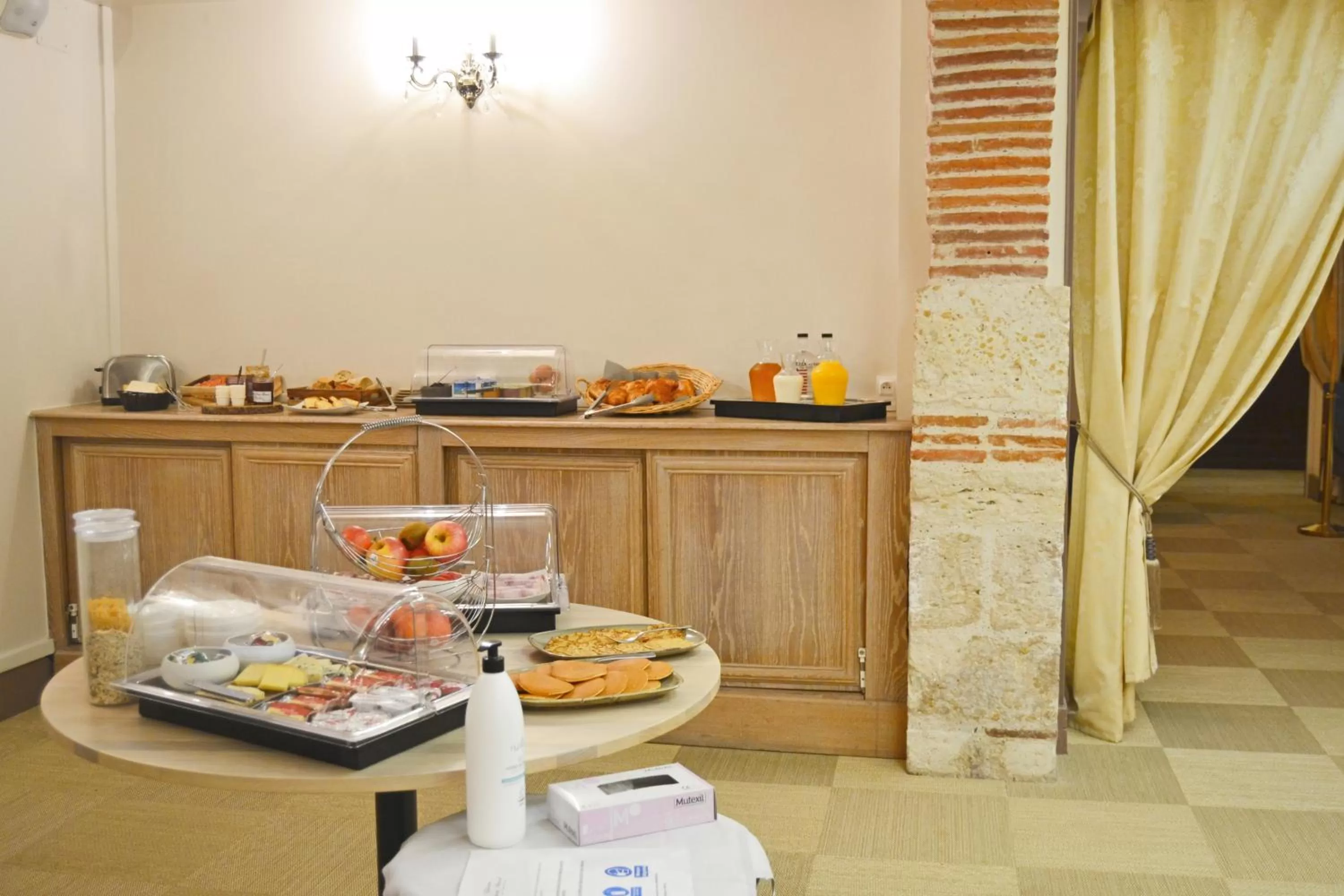 Food and drinks in Logis Hotels - Château Saint Marcel