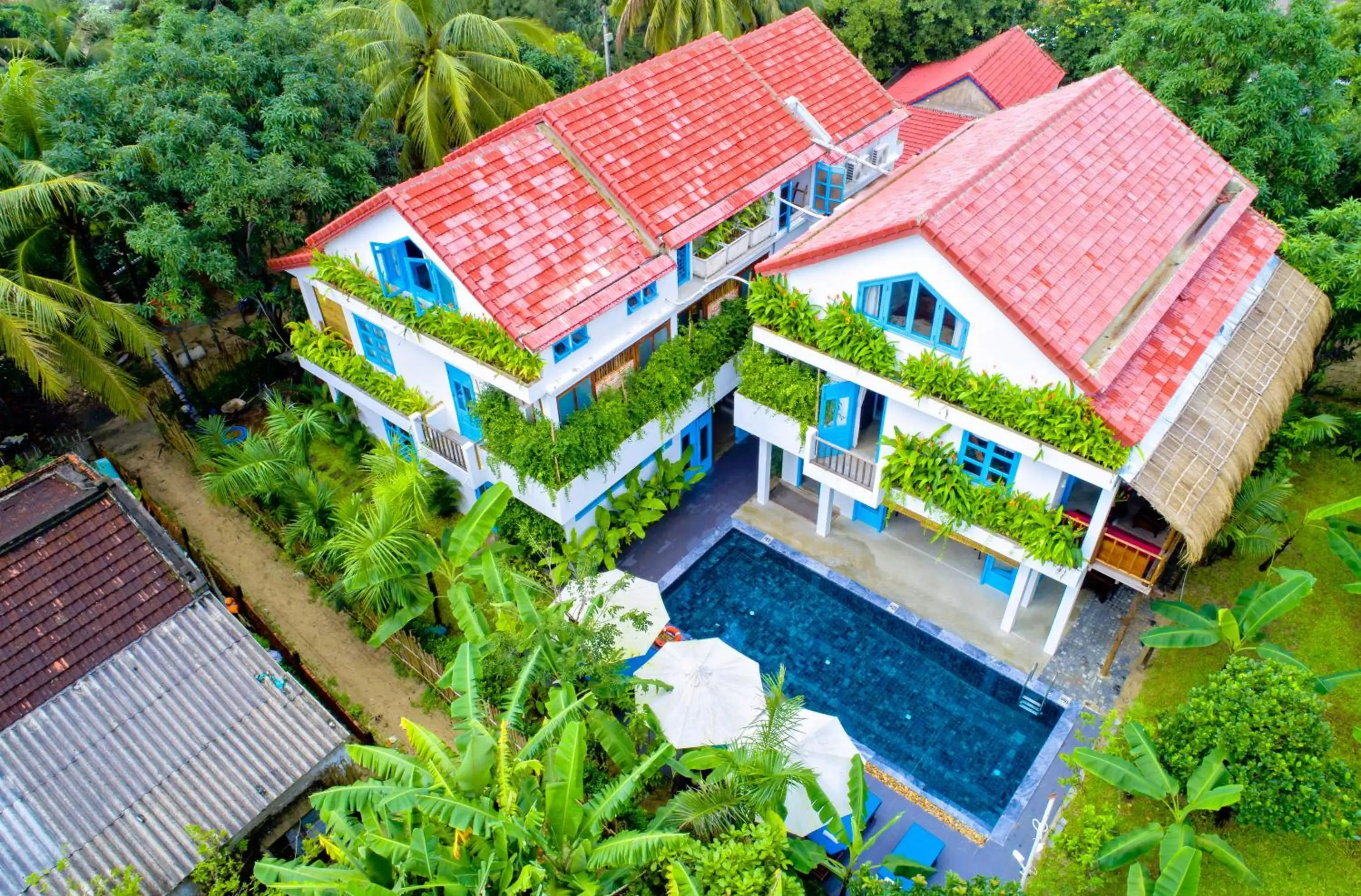 Property building, Bird's-eye View in Life Beach Villa