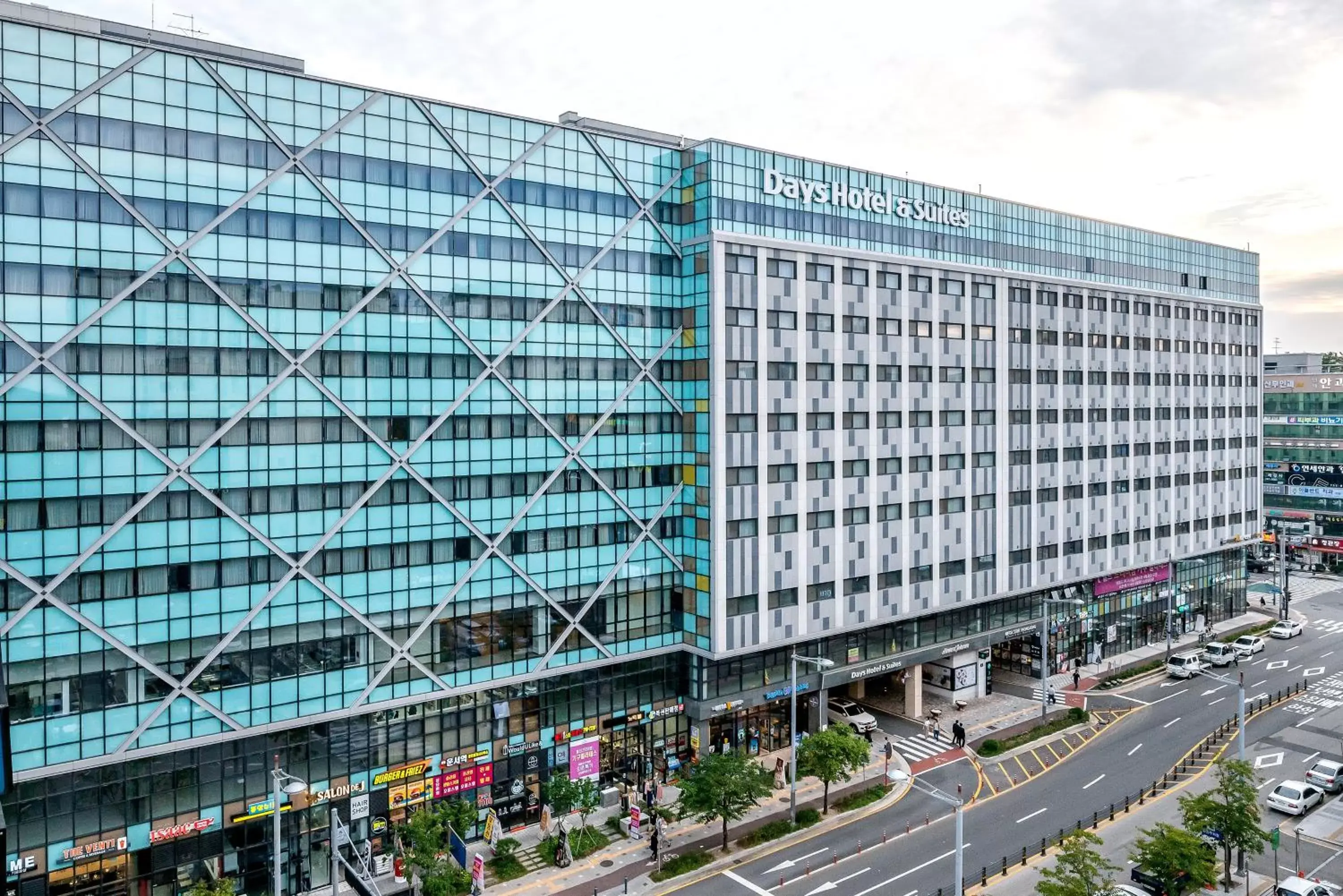 Property building in Days Hotel & Suites by Wyndham Incheon Airport Property building in Days Hotel & Suites by Wyndham Incheon Airport