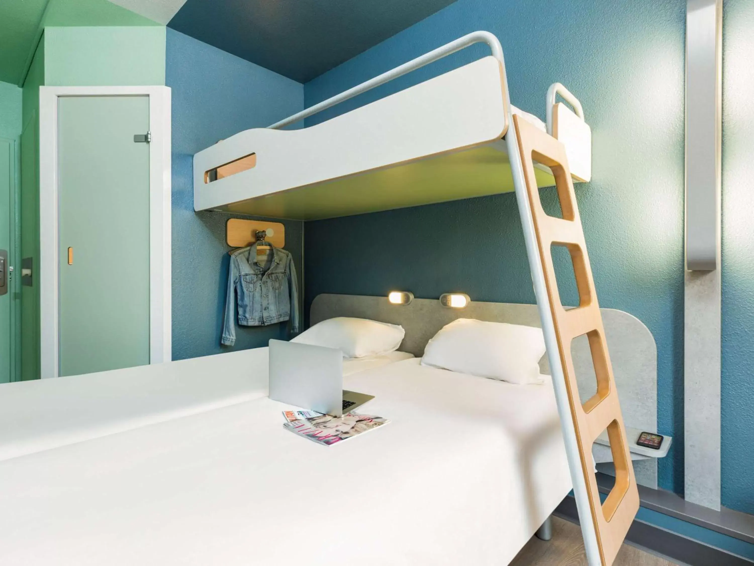 Bedroom, Bunk Bed in ibis budget Paris Porte De Montmartre