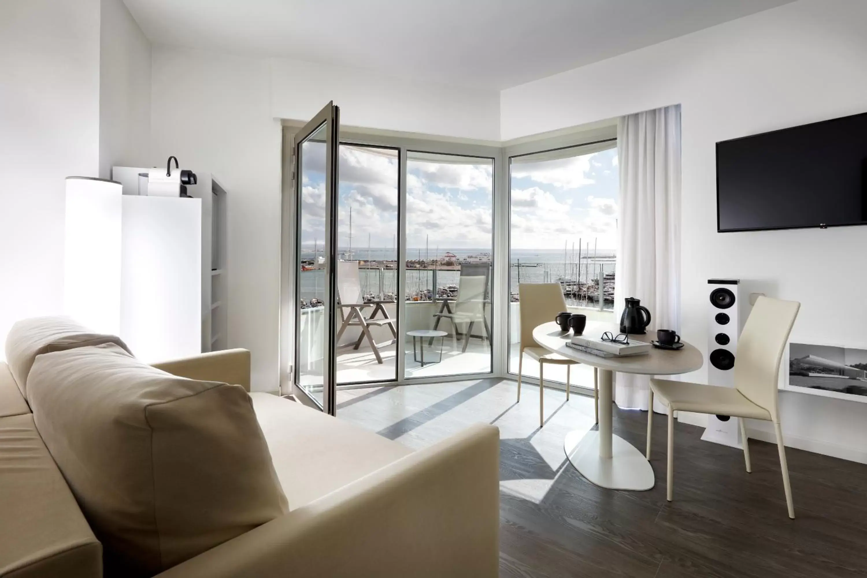 Balcony/Terrace, Seating Area in Meliá Palma Marina