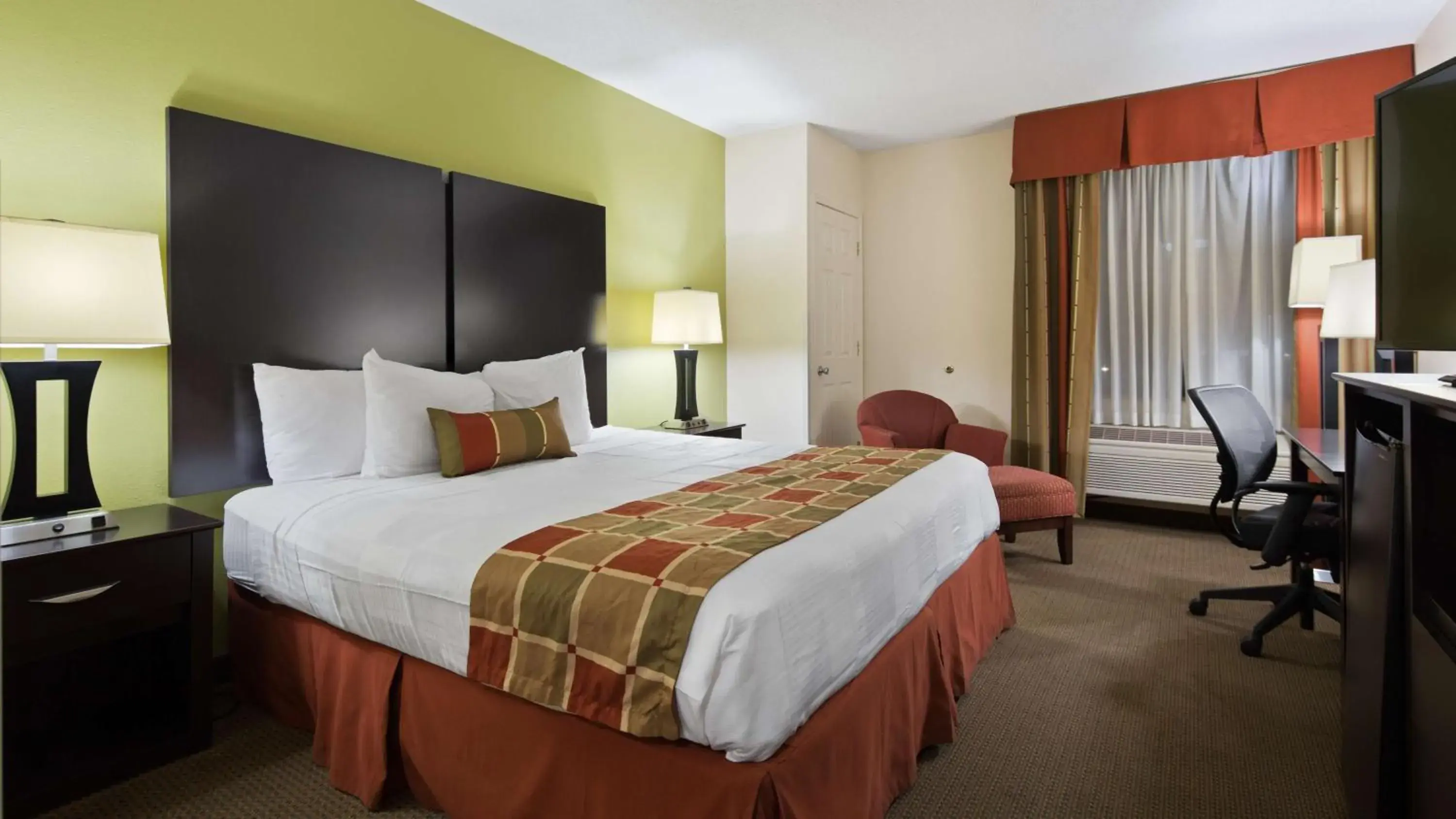 Photo of the whole room, Bed in Best Western Plus Huntersville Inn & Suites Near Lake Norman