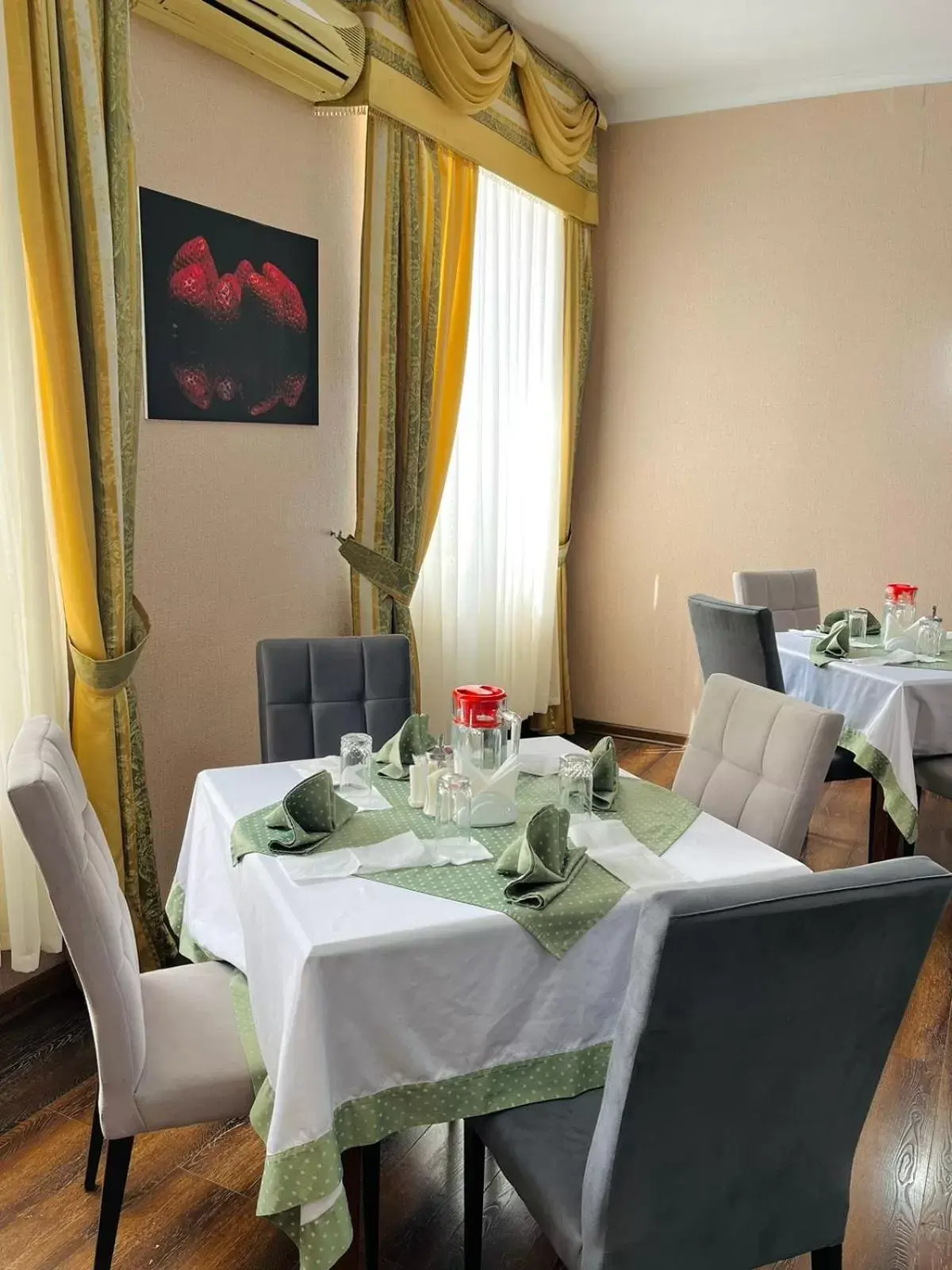 Restaurant/places to eat in Tengri Hotel Restaurant/places to eat in Tengri Hotel