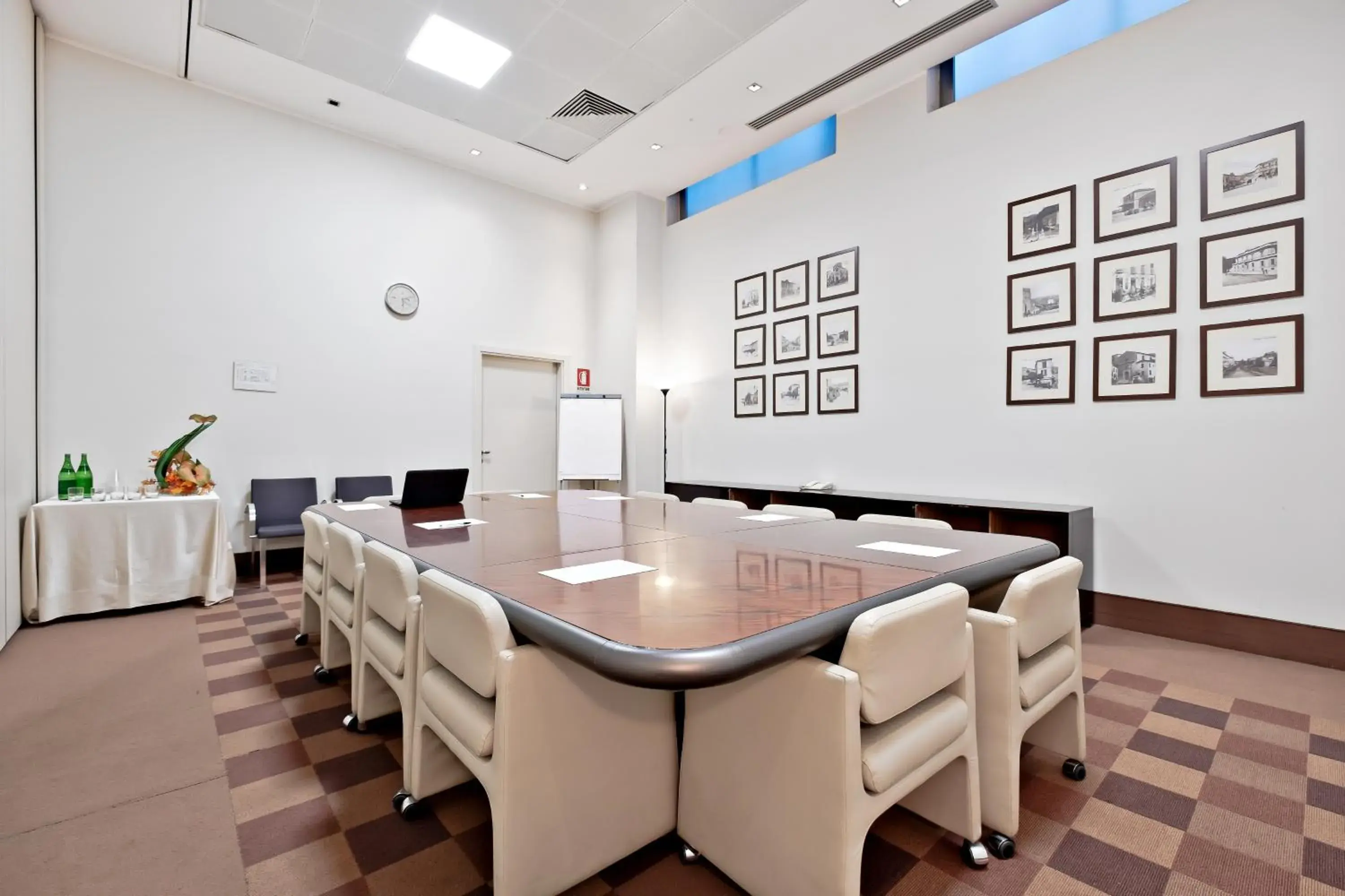 Meeting/conference room, Dining Area in Italiana Hotels Cosenza