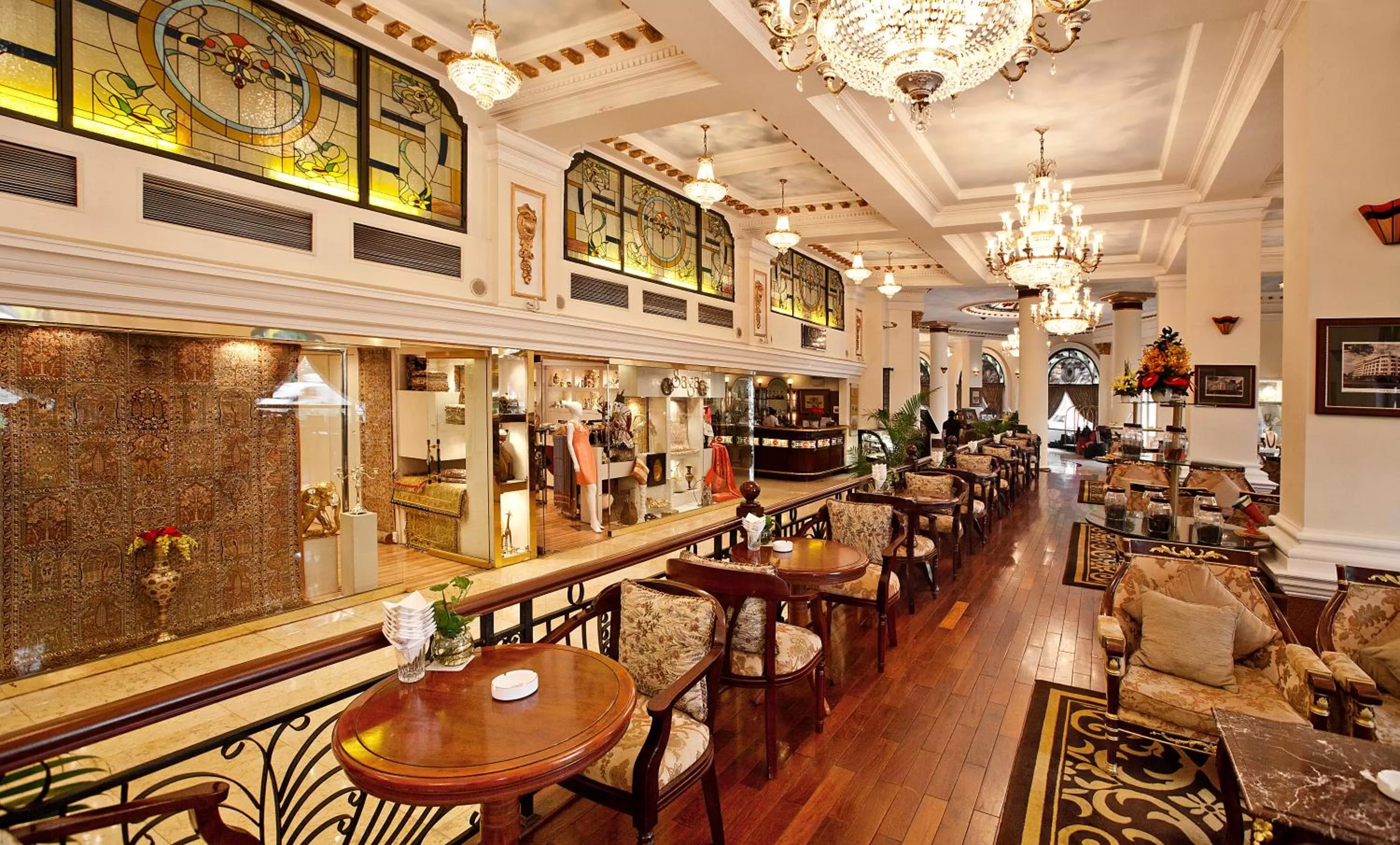 Lounge or bar in Hotel Majestic Saigon