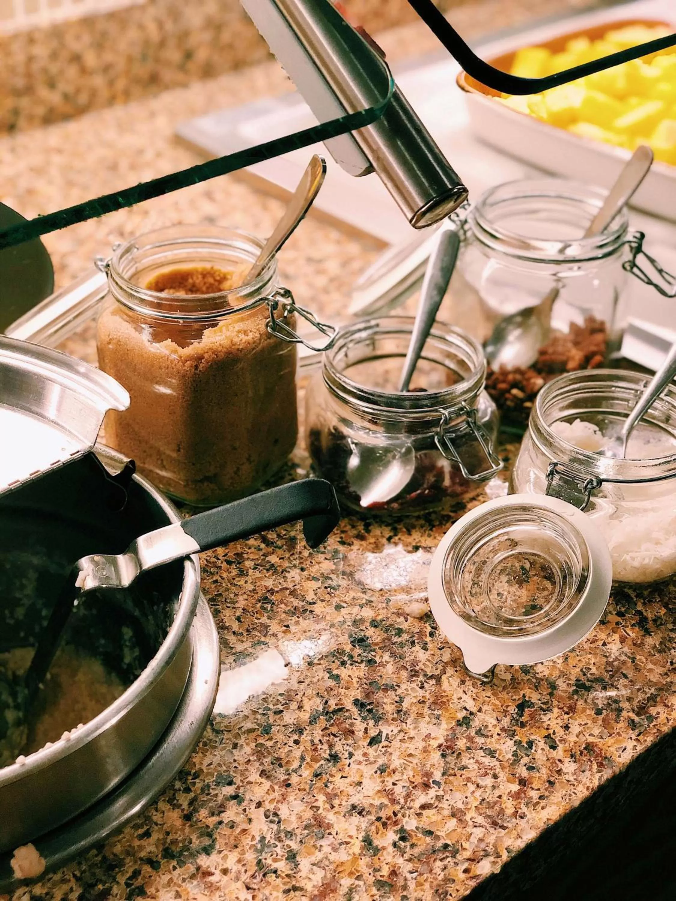 Restaurant/places to eat in Hyatt Place Kansas City/Overland Park/Convention Center