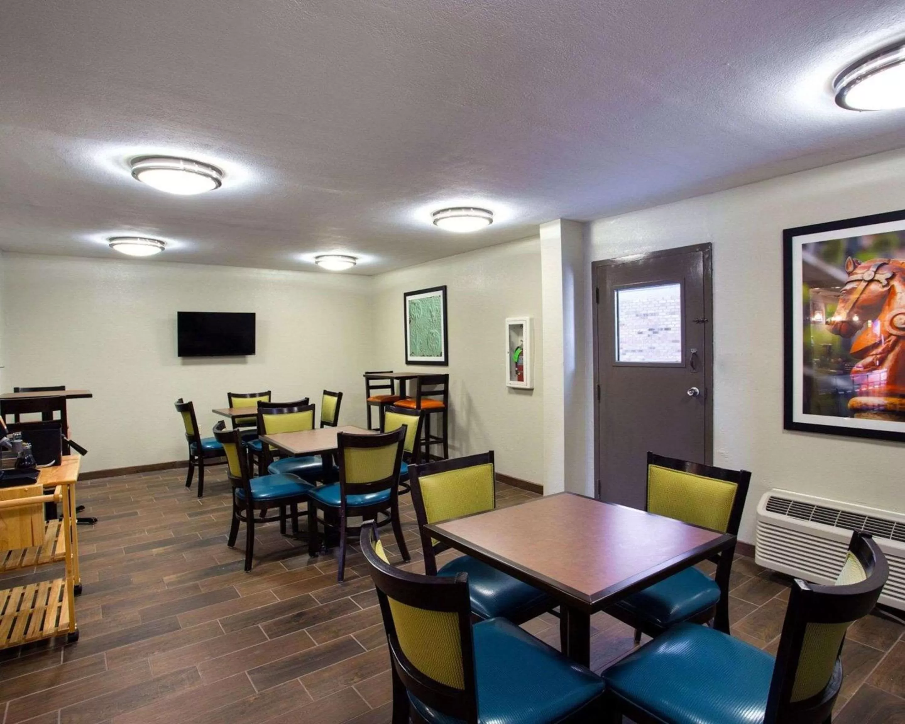 Restaurant/places to eat in Quality Inn Hammond