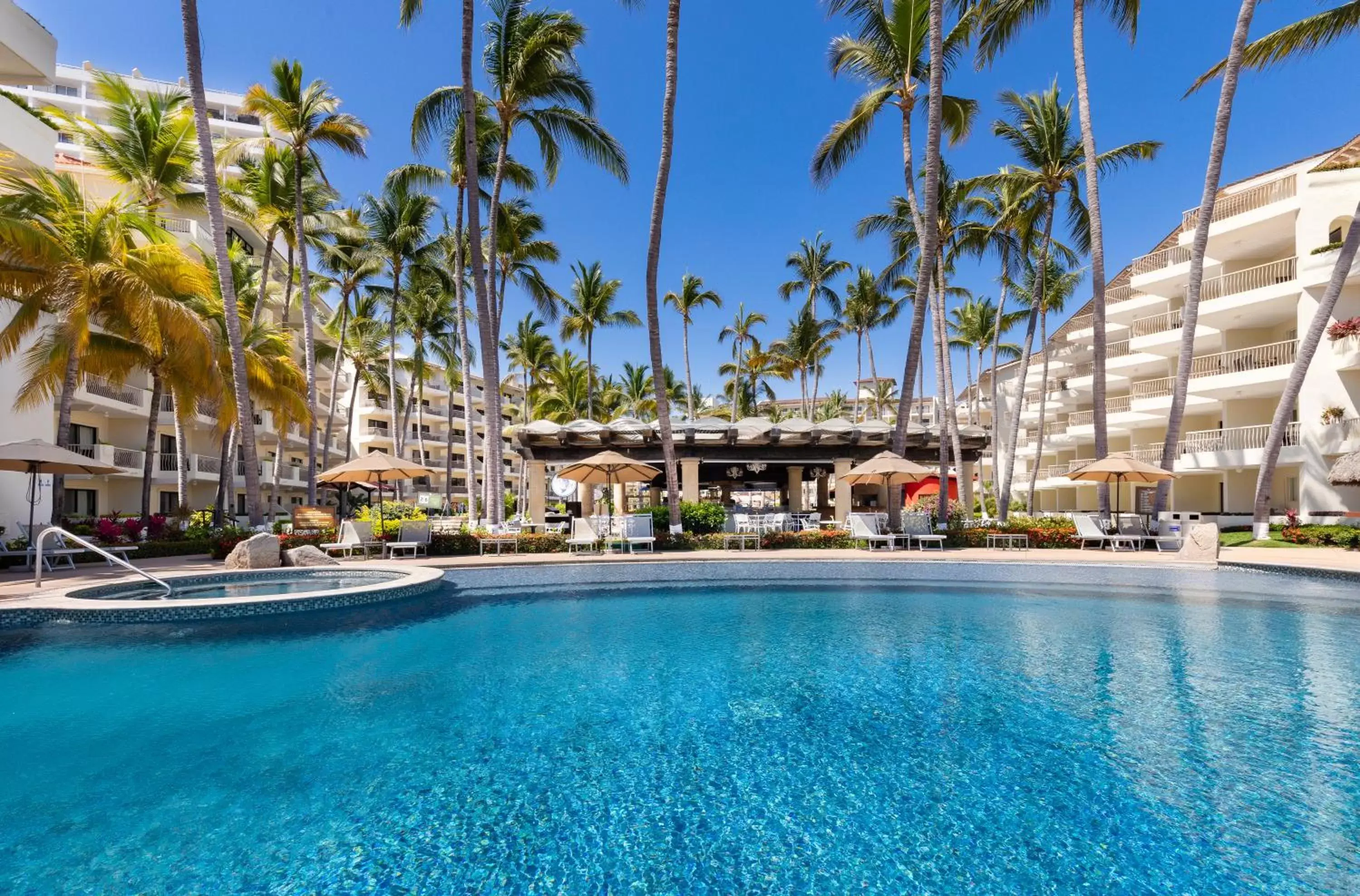 Swimming pool, Property Building in Villa del Palmar Beach Resort & Spa Puerto Vallarta