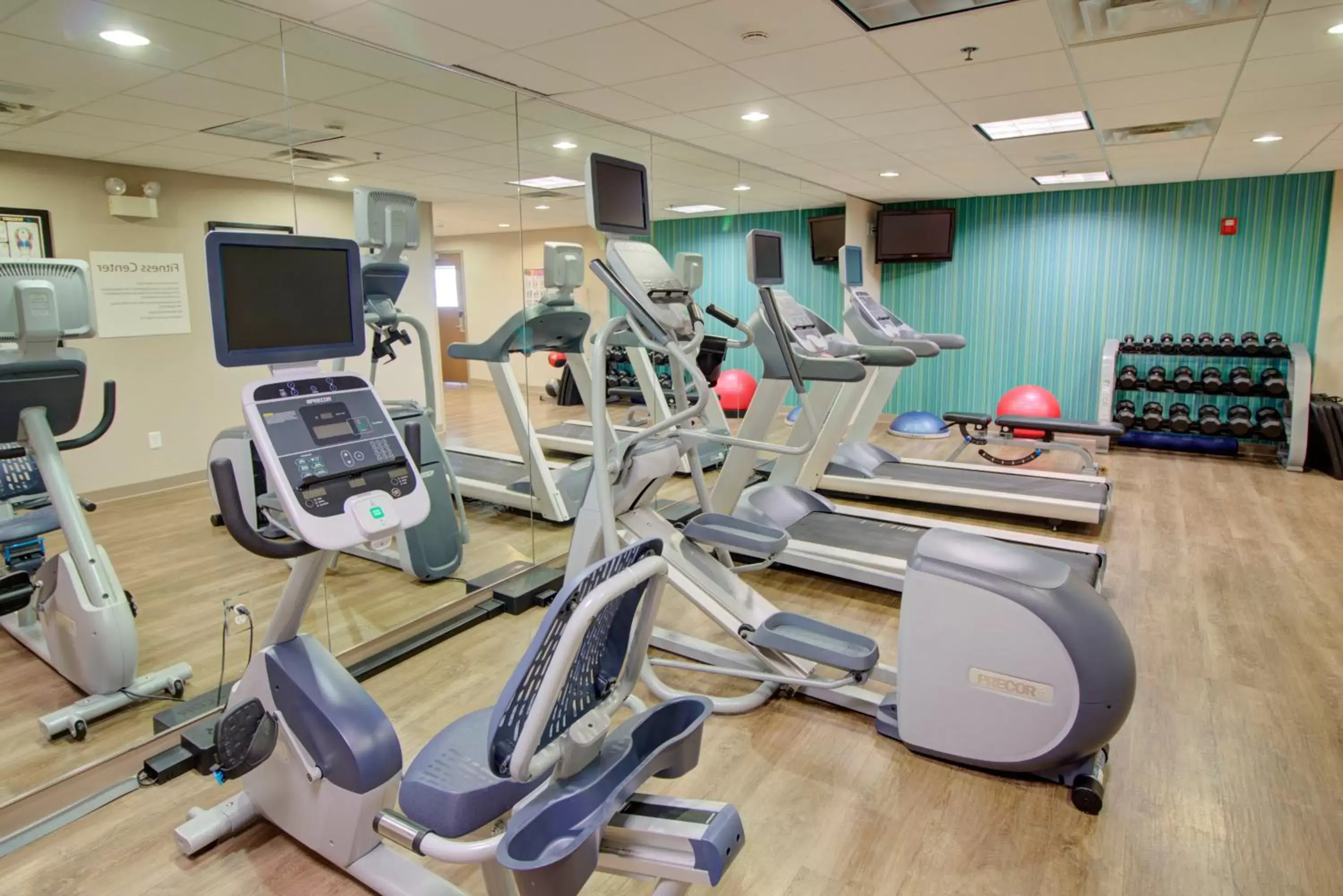 Fitness centre/facilities, Fitness Center/Facilities in Holiday Inn Express Hotel & Suites Mankato East, an IHG Hotel