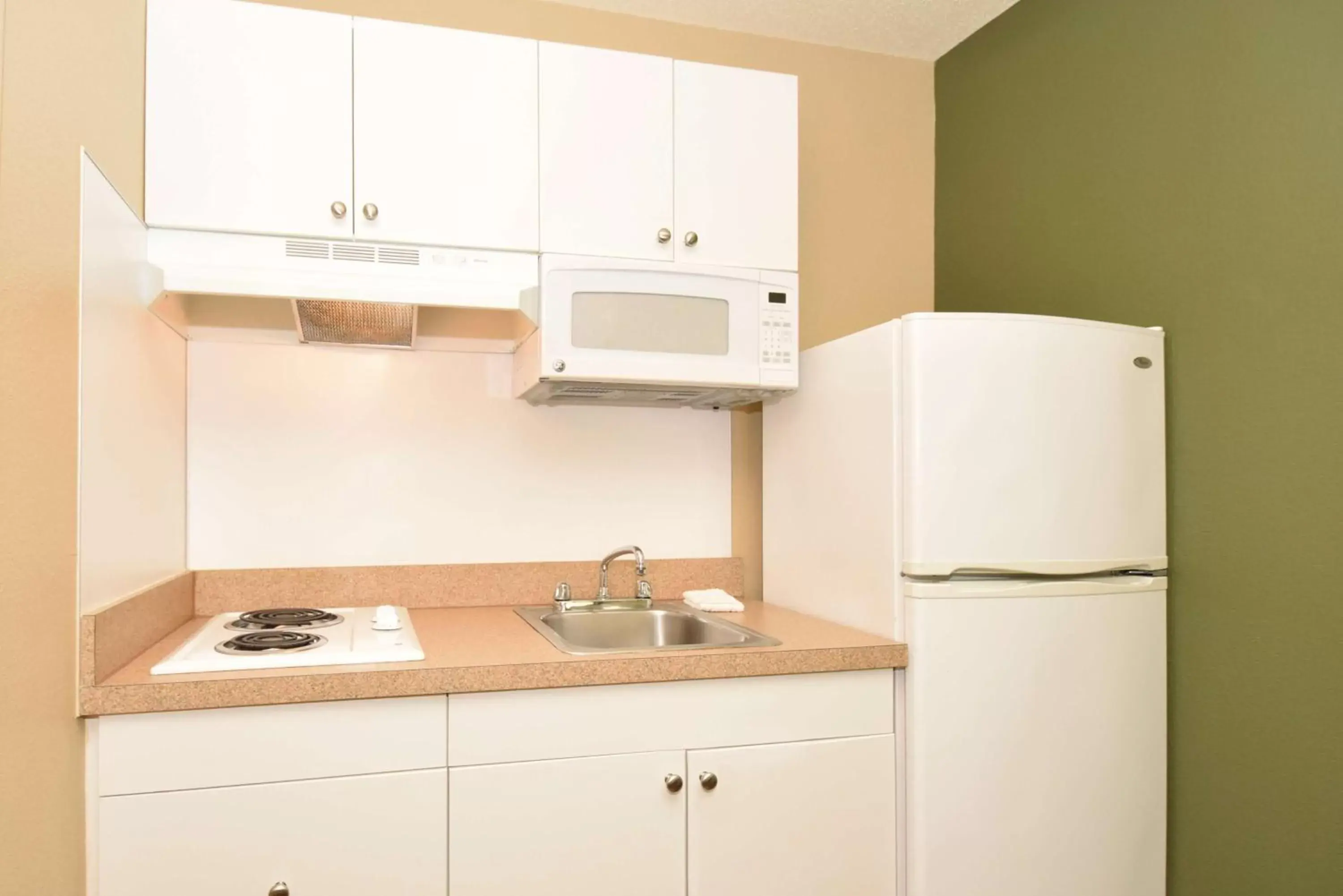 Kitchen or kitchenette, Kitchen/Kitchenette in Extended Stay America Suites - Washington, DC - Germantown - Town Center