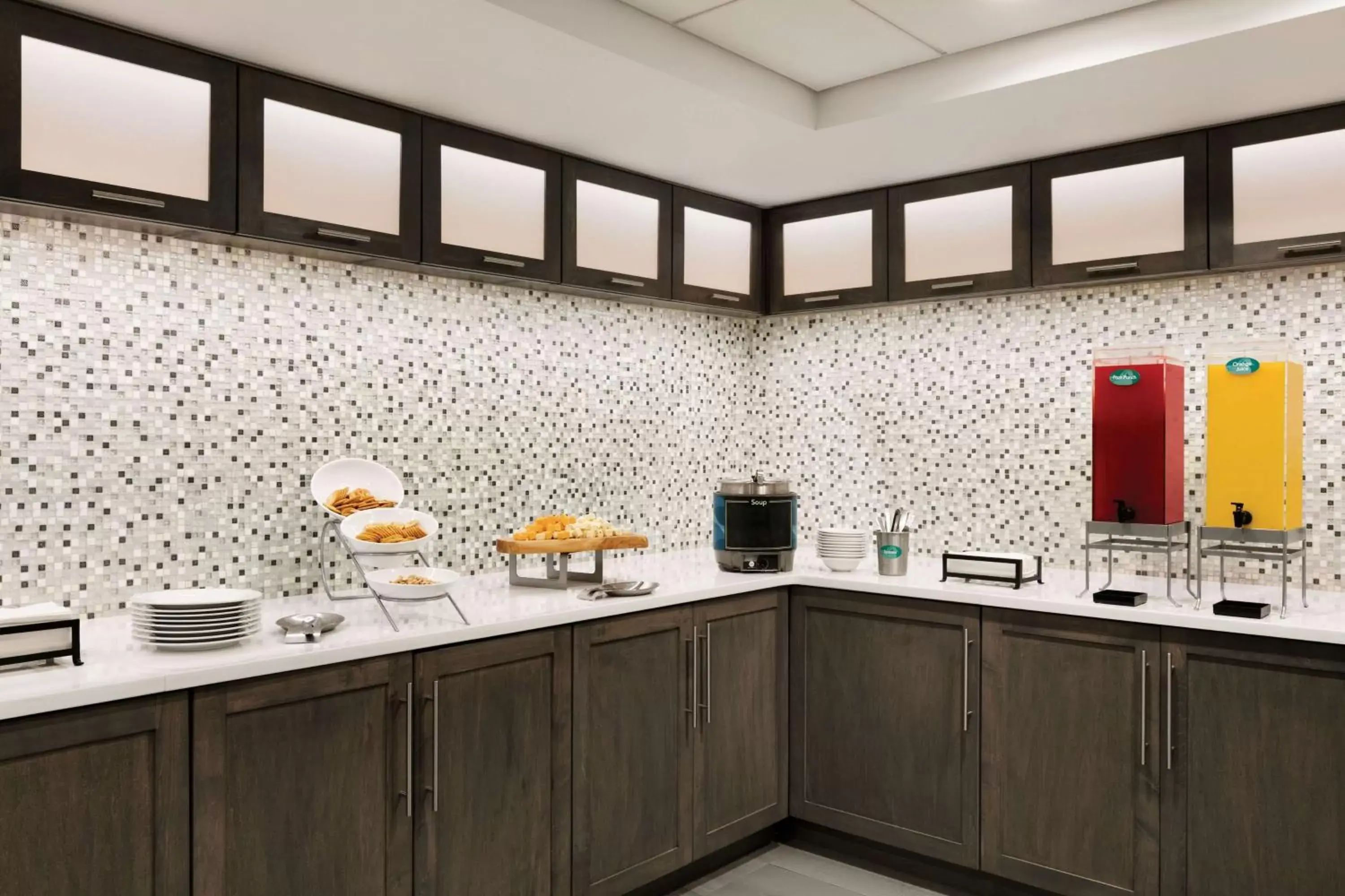 Dining area, Kitchen/Kitchenette in Homewood Suites Williamsburg