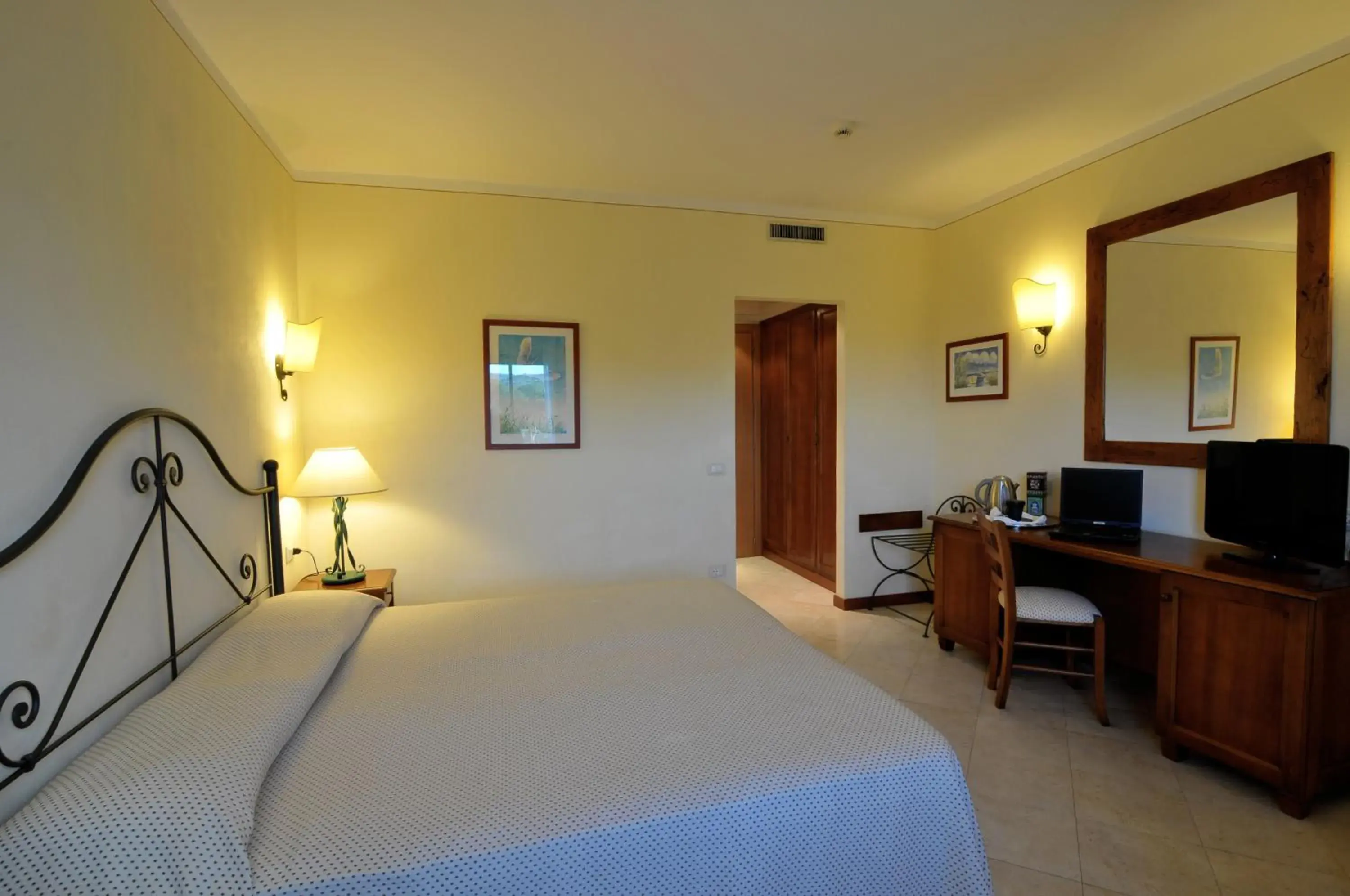 Photo of the whole room, Bed in Hotel Airone isola d'Elba