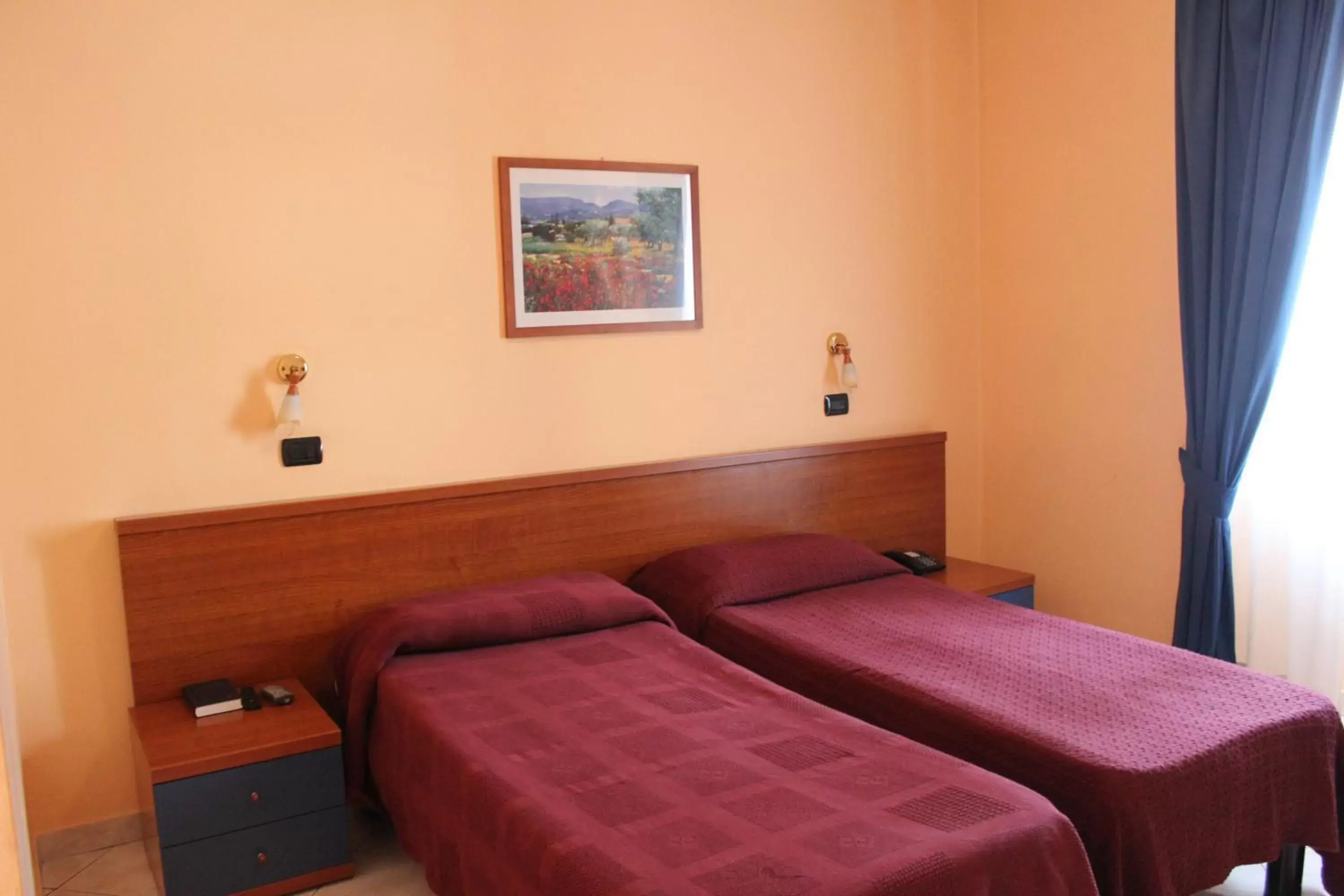 Shower, Bed in Hotel Legnano