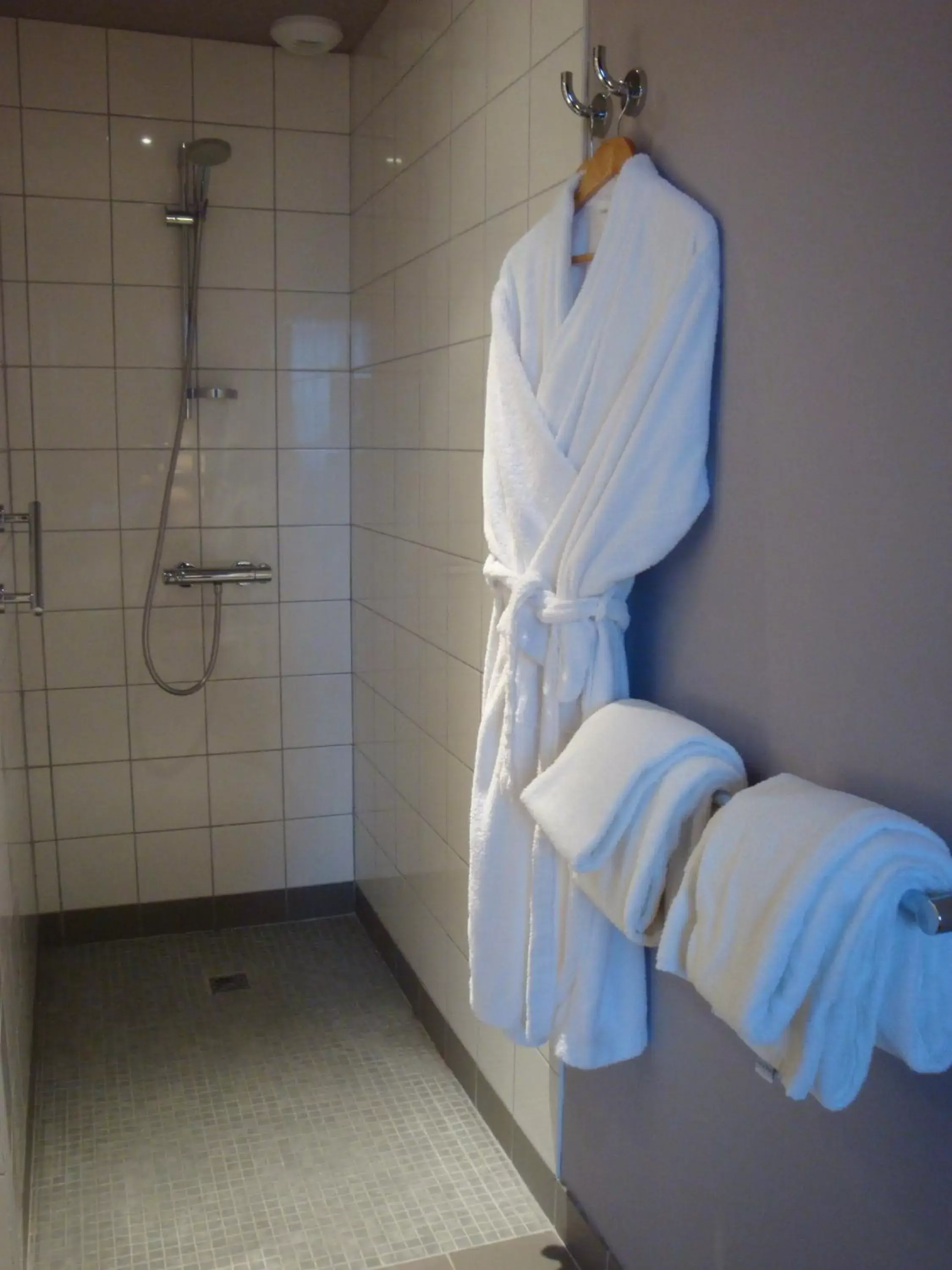 Bathroom in Best Western Hotel de la Breche