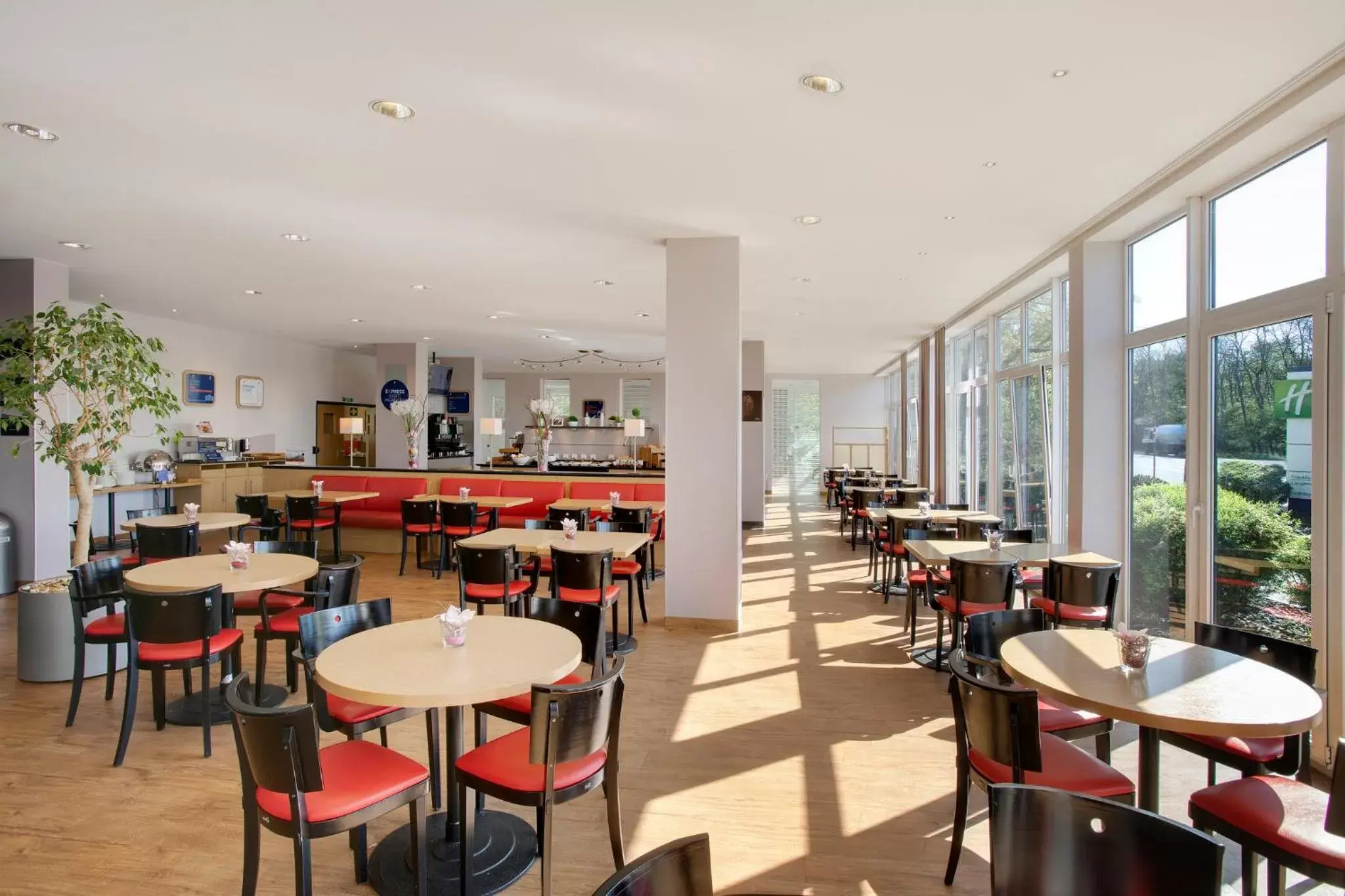 Breakfast, Restaurant/Places to Eat in Holiday Inn Express Frankfurt Airport, an IHG Hotel