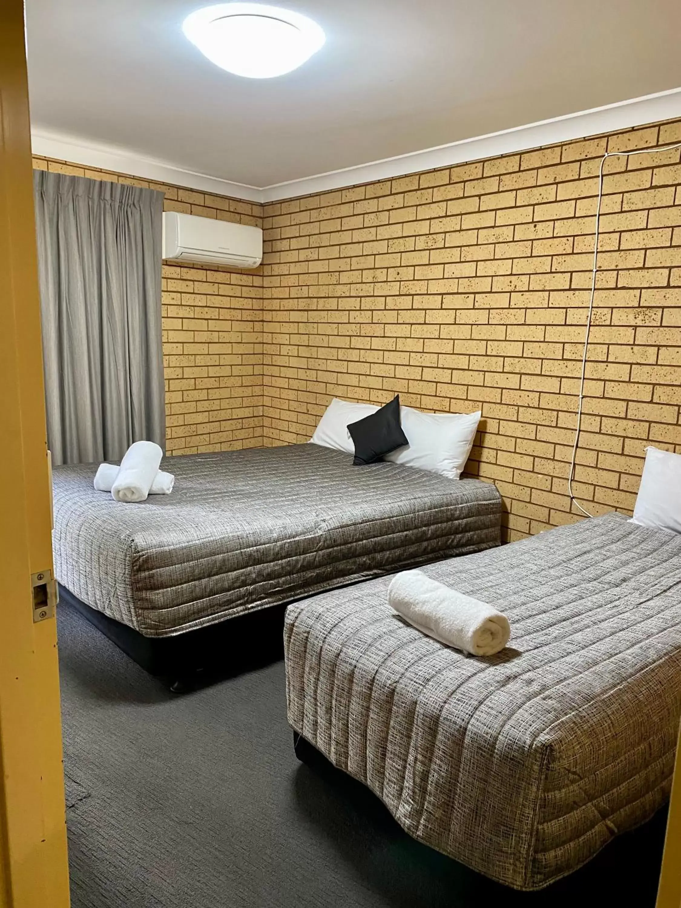 Bedroom, Bed in Tallarook Motor Inn