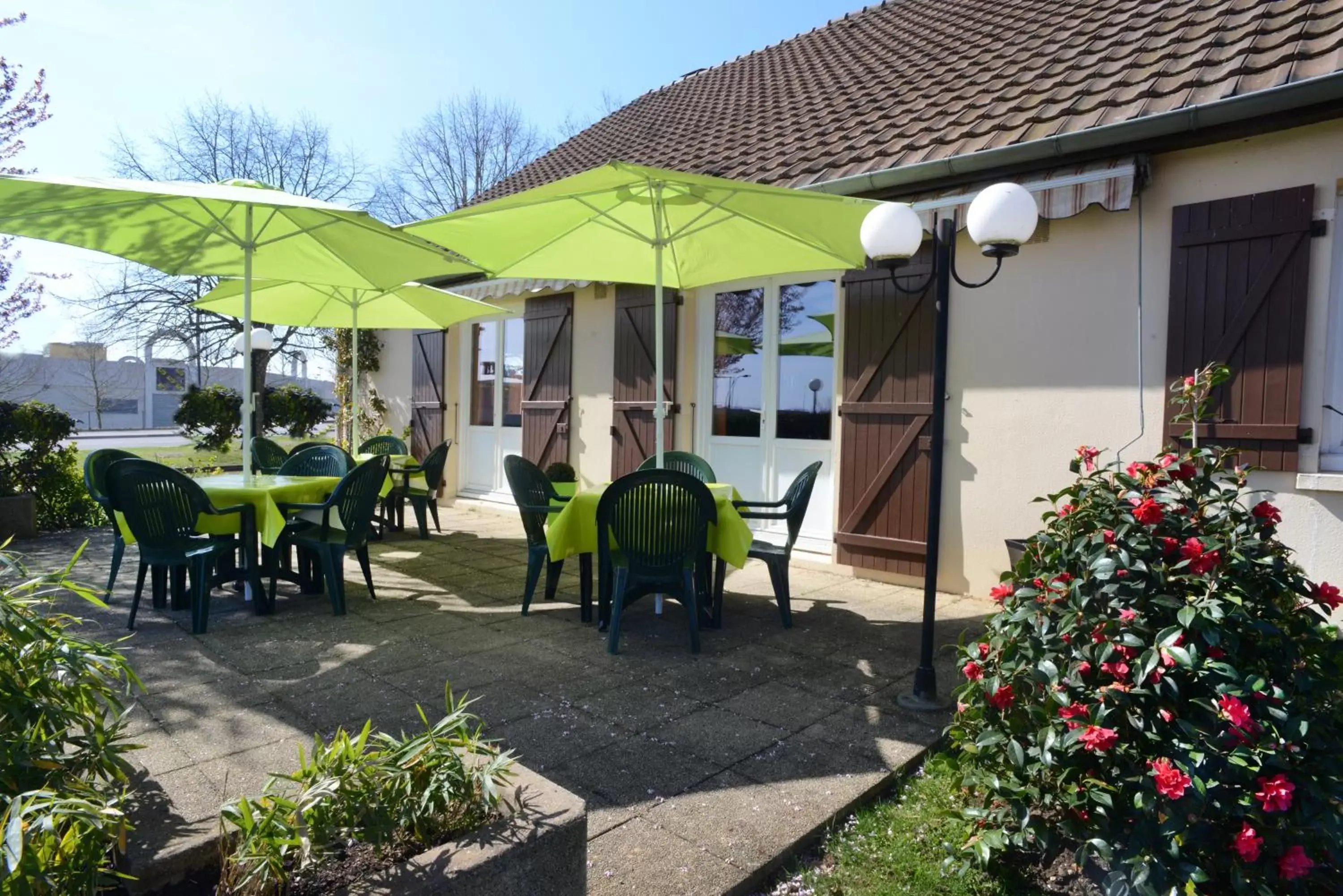 Patio in Hotel inn Dijon-Quetigny - ex Kyriad