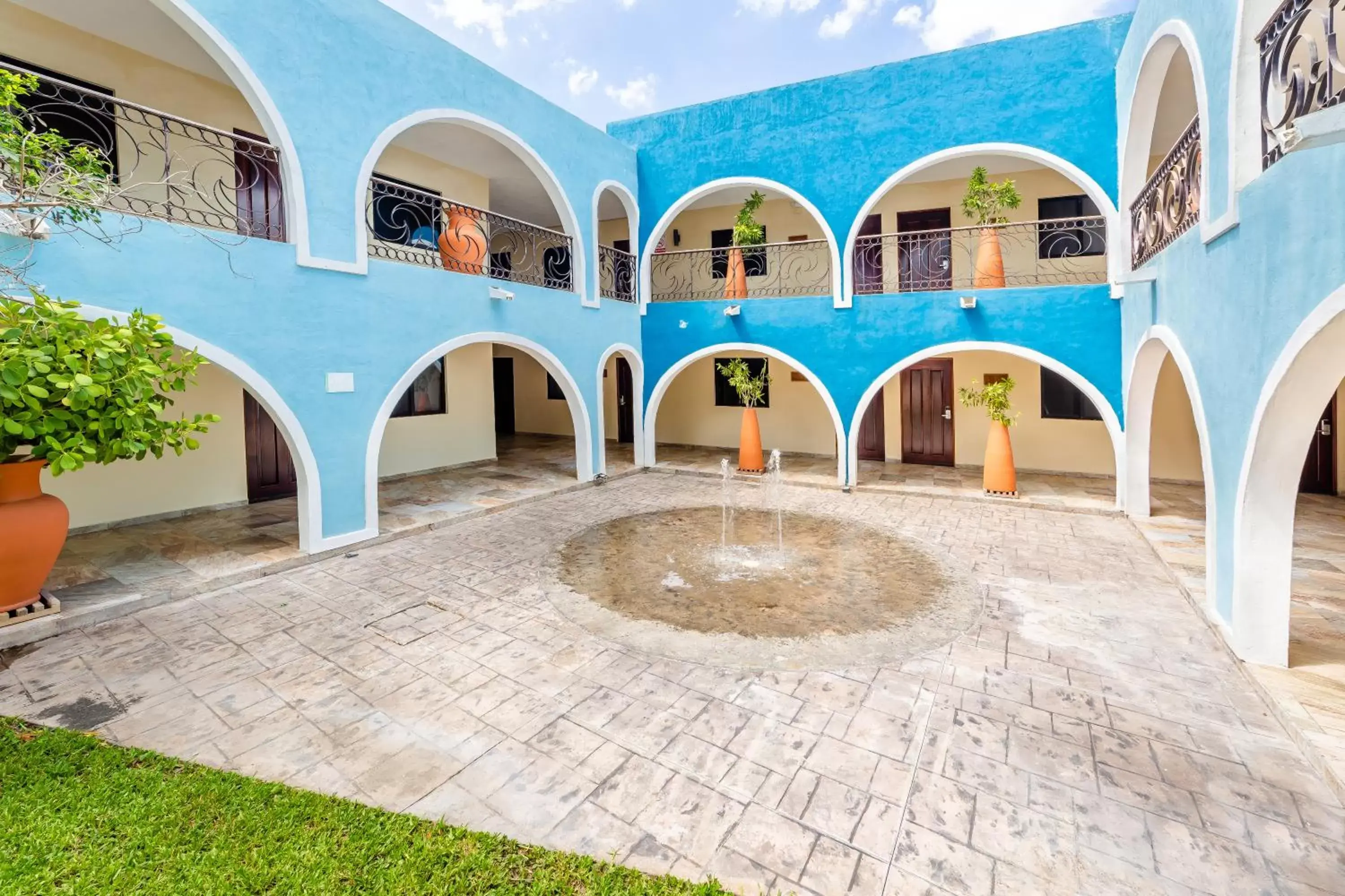 Property building, Swimming Pool in Hacienda Inn