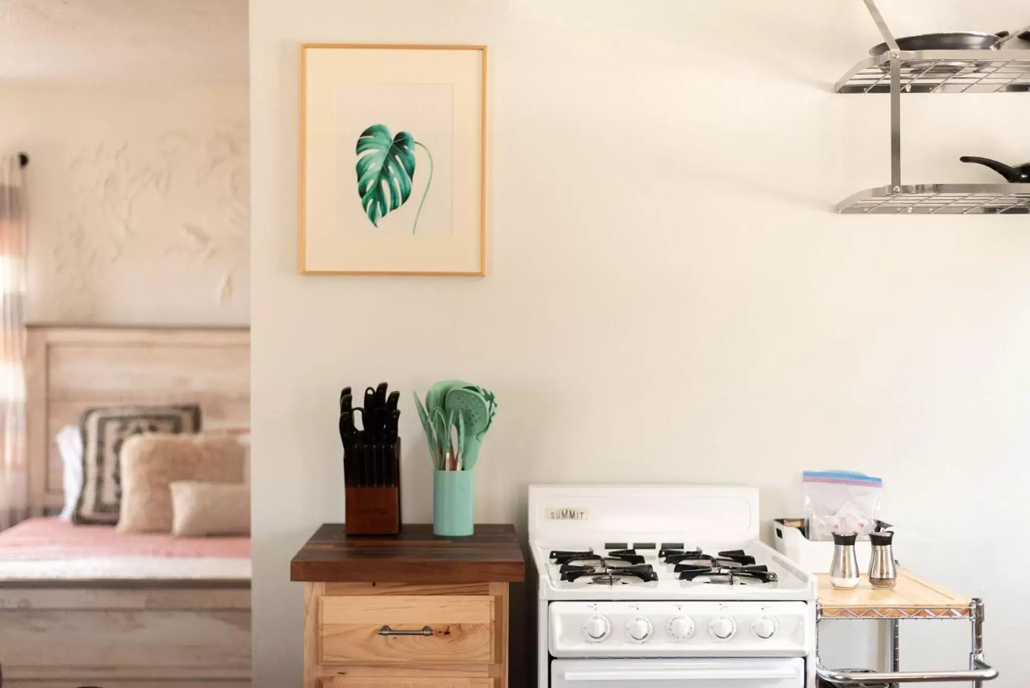 Kitchen or kitchenette in Lakewood Cabins