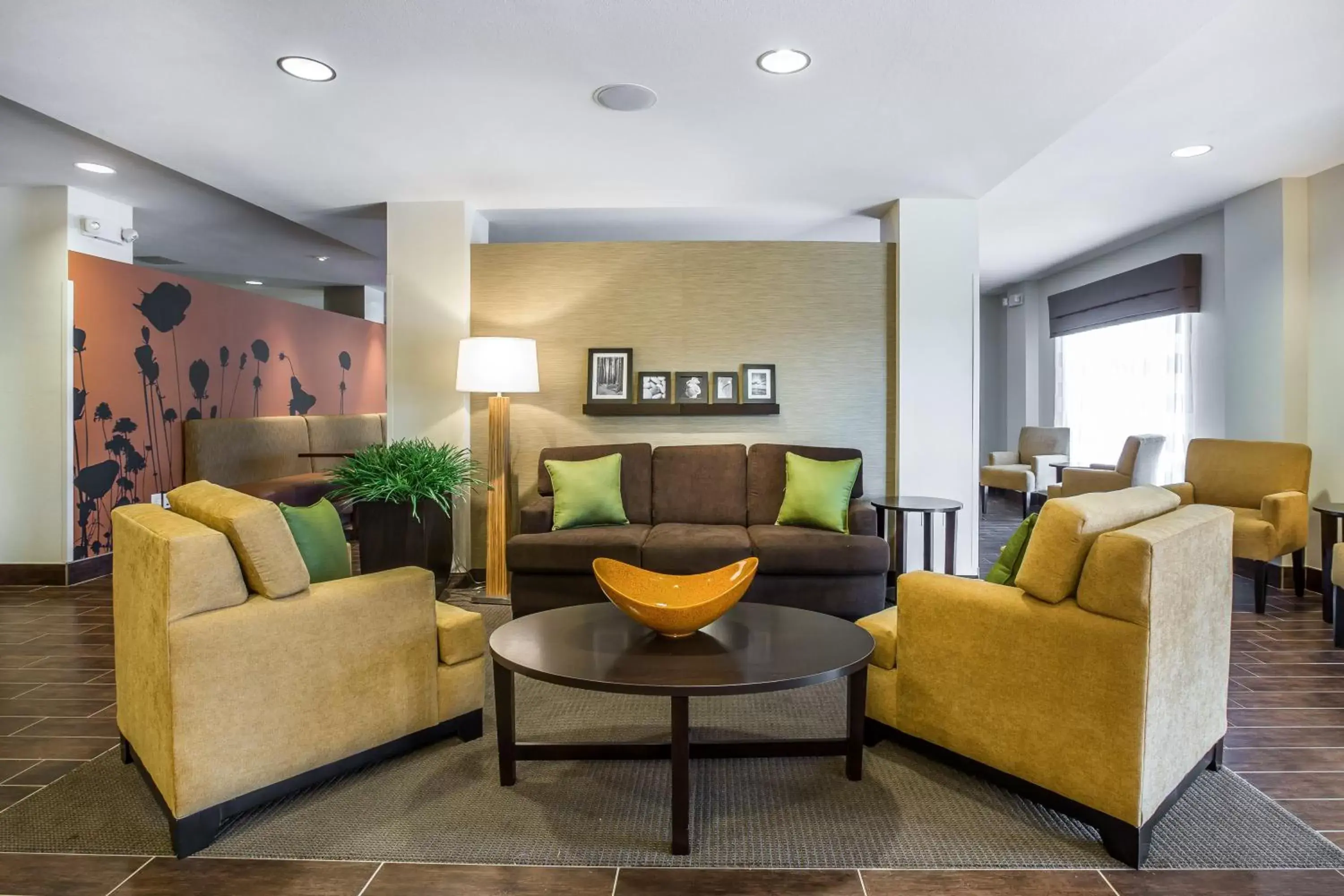 Lobby or reception, Seating Area in MainStay Suites Cartersville