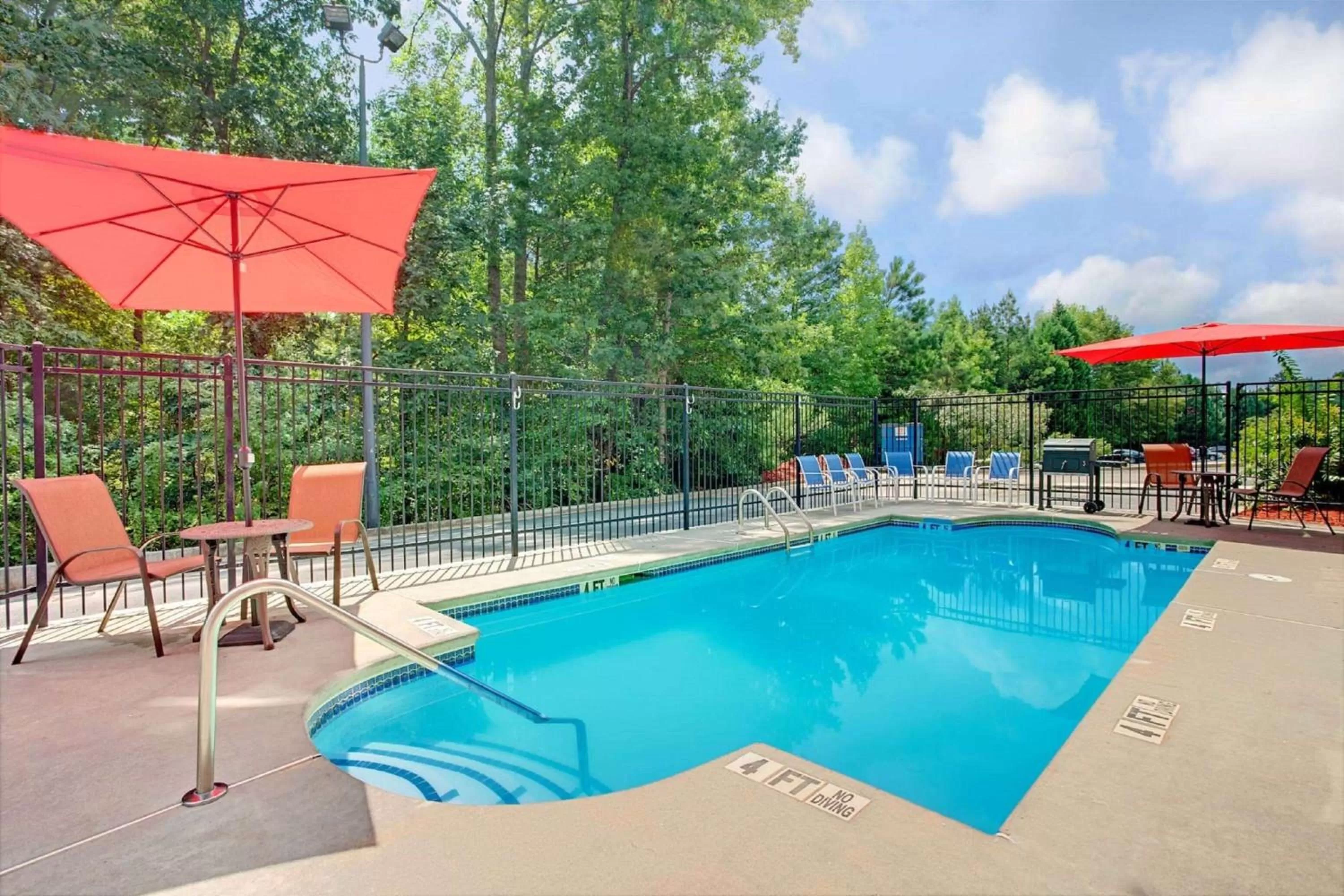 Pool view in Microtel Inn & Suites by Wyndham Stockbridge/Atlanta I-75
