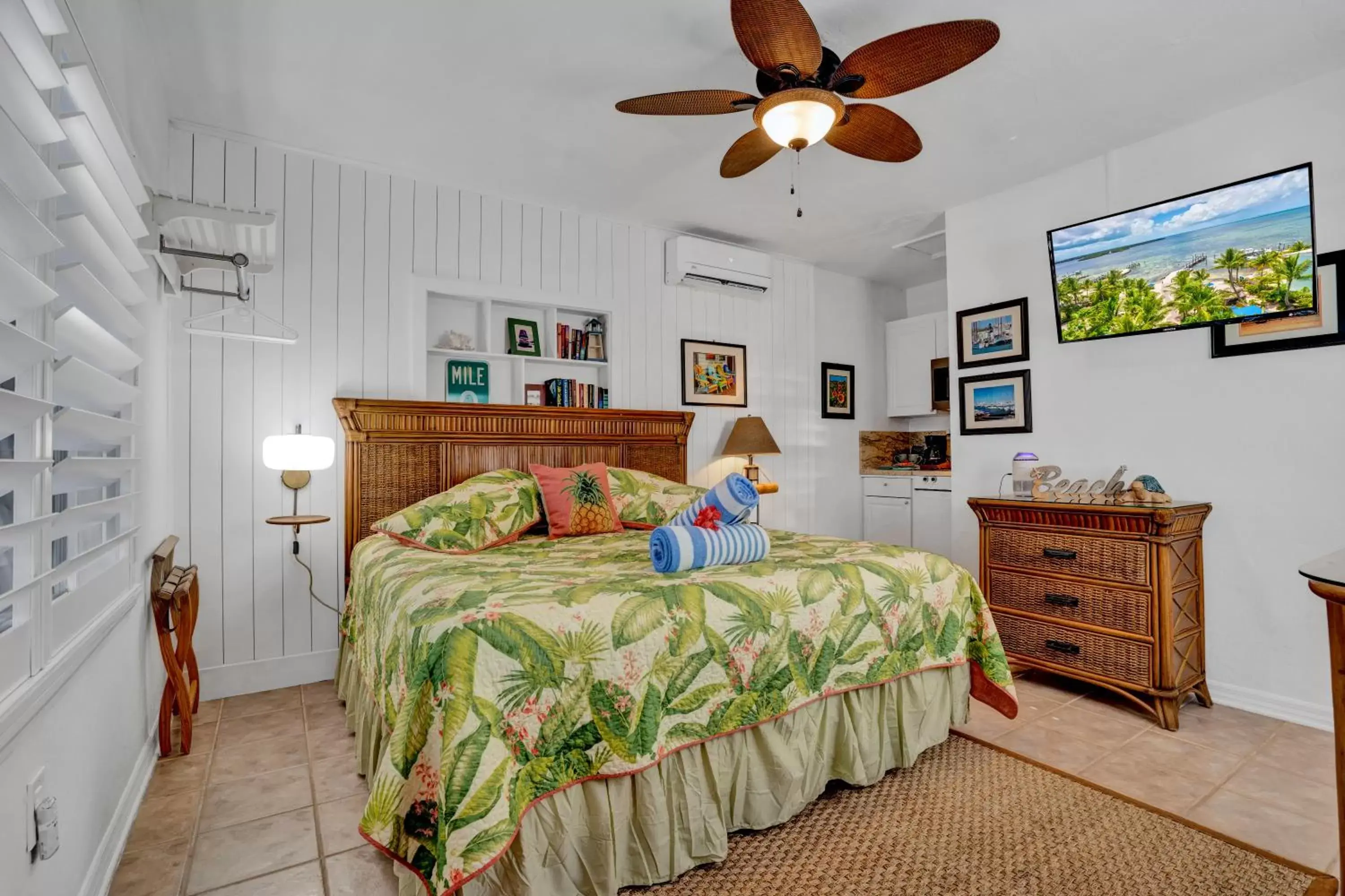Bedroom, Bed in Island Bay Resort