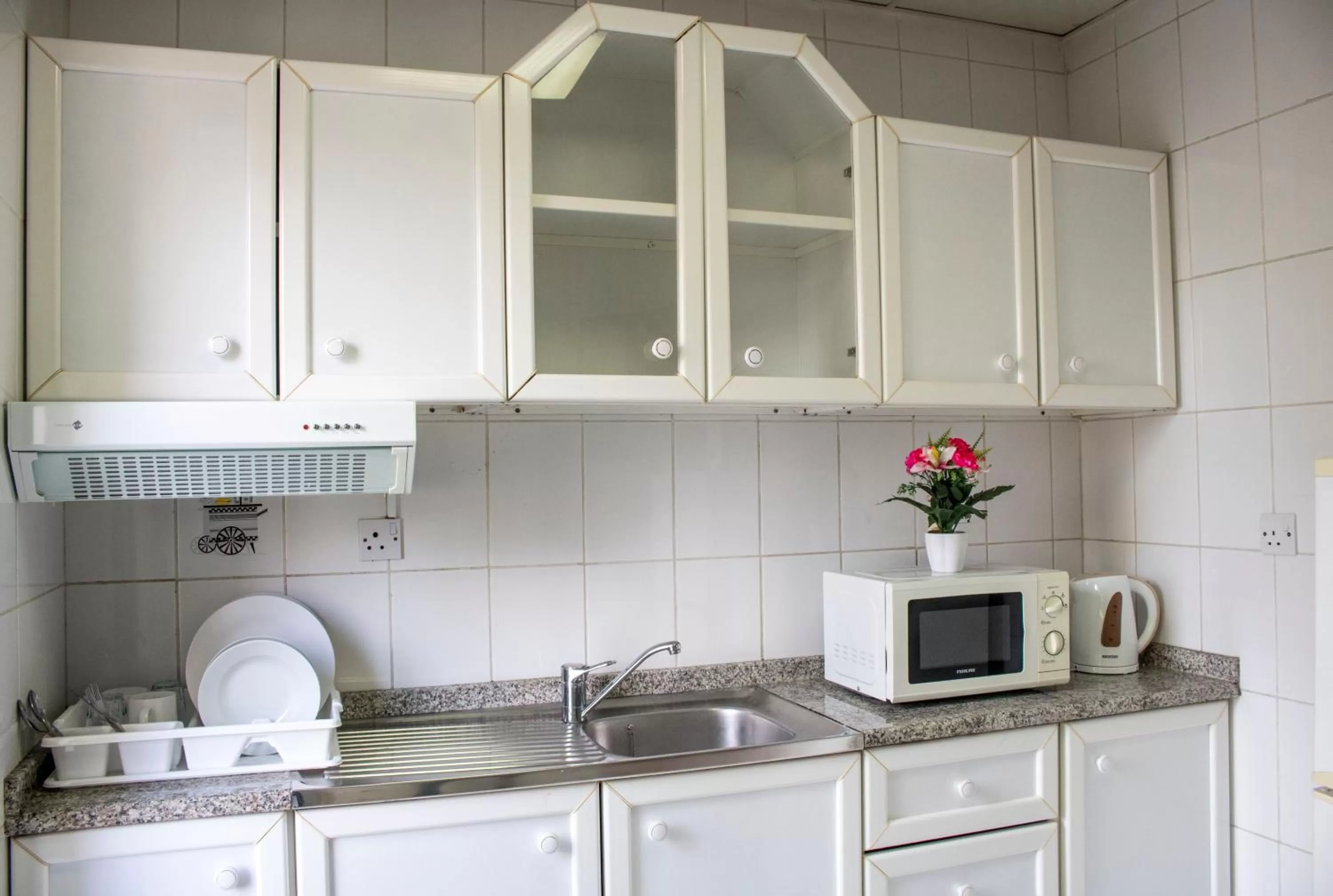 Kitchen or kitchenette in Al Maha Regency Hotel Suites - Managed by Aoudi Consultants