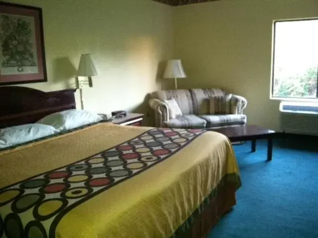 King Room - Non-Smoking in Super 8 by Wyndham Piedmont Greenville Area